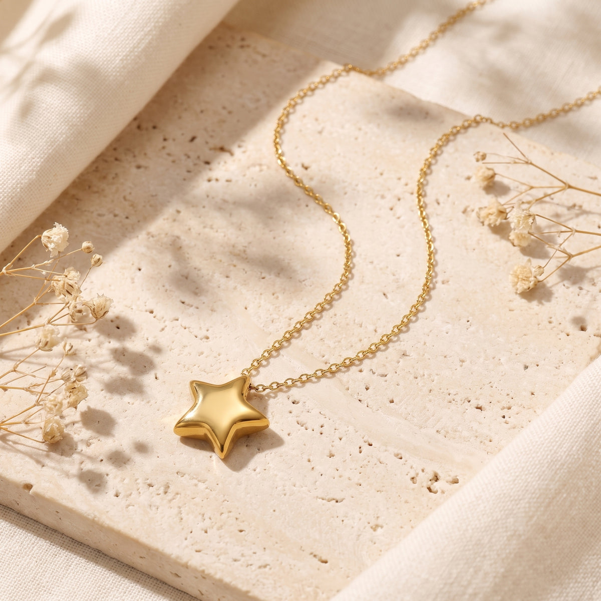 The Puffed Star Pendant Necklace