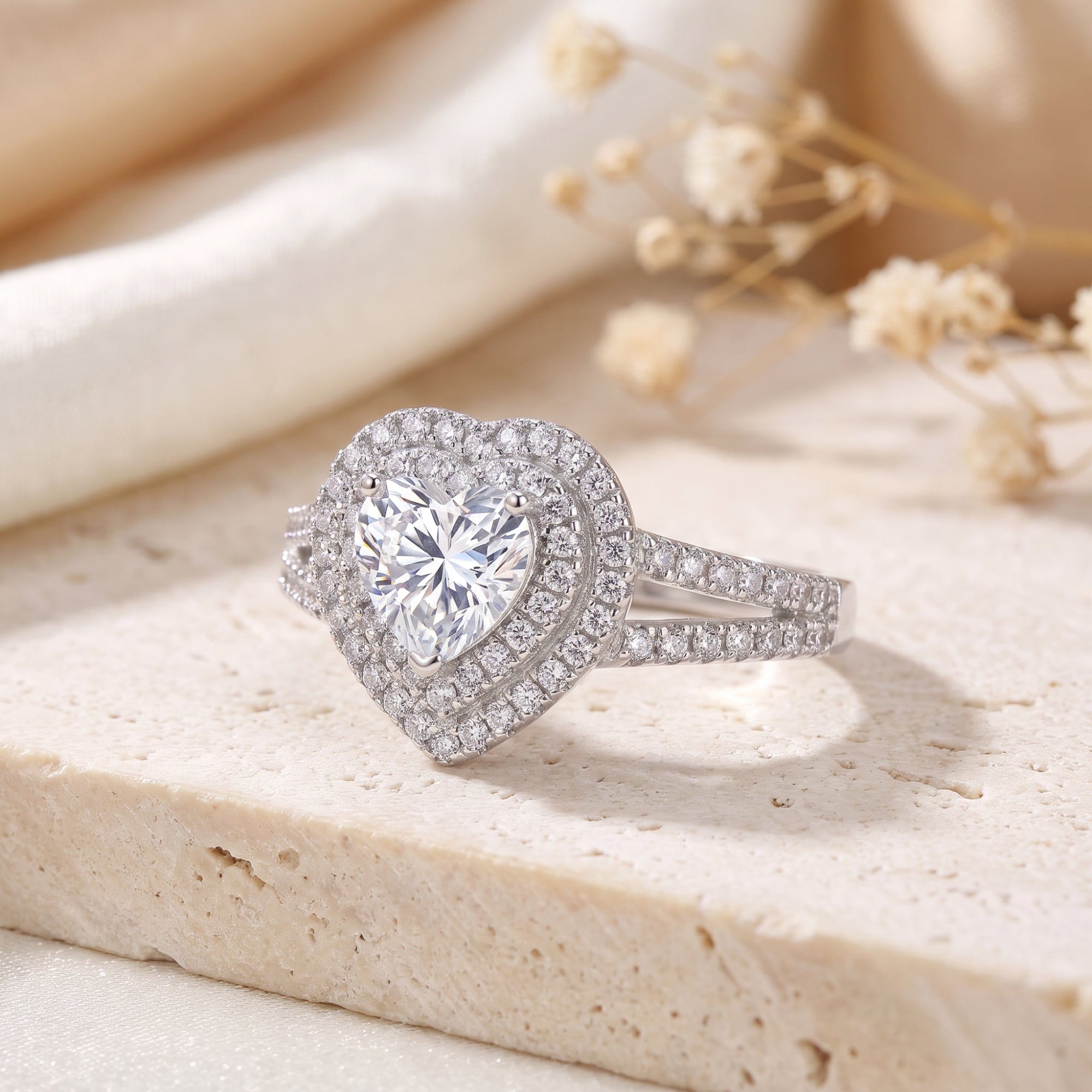 La bague cœur à double halo
