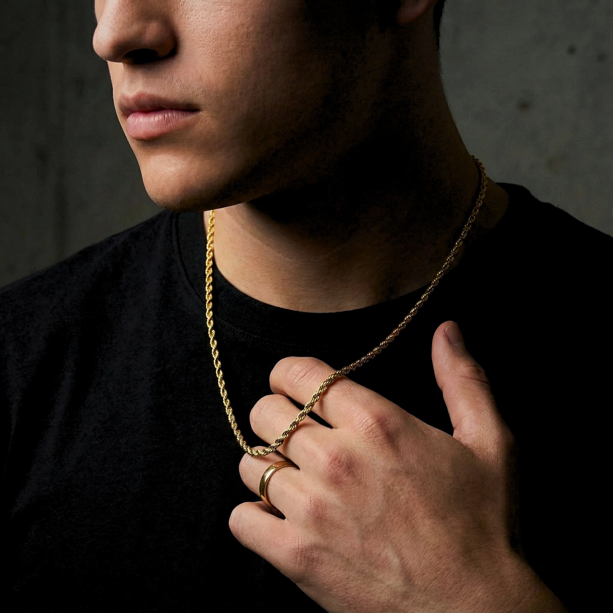 Man wearing a 2.5mm gold stainless steel rope chain over a black t-shirt.