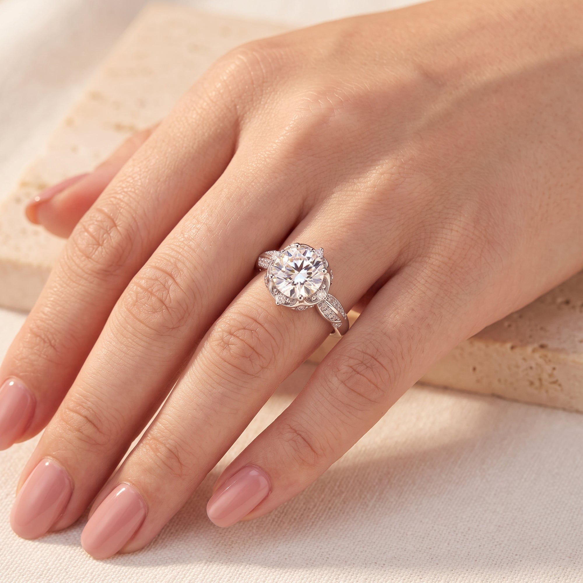 La bague solitaire Elysian Bloom