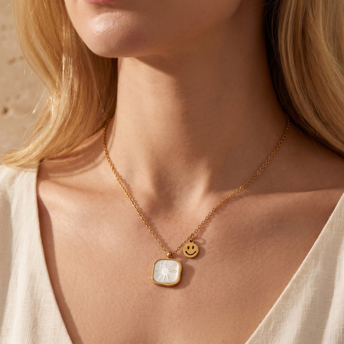 The Daisy Shell Pendant Necklace