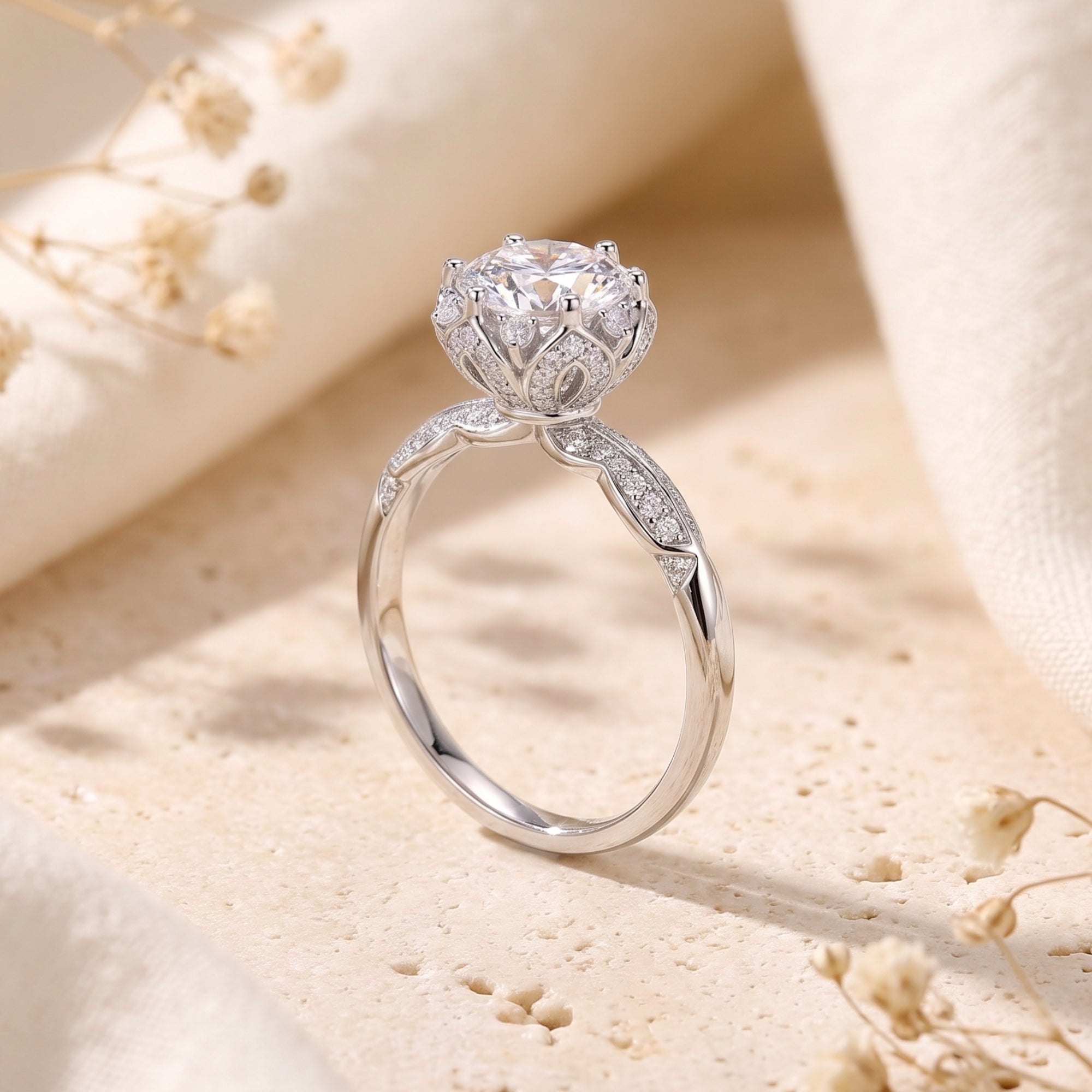La bague solitaire Elysian Bloom