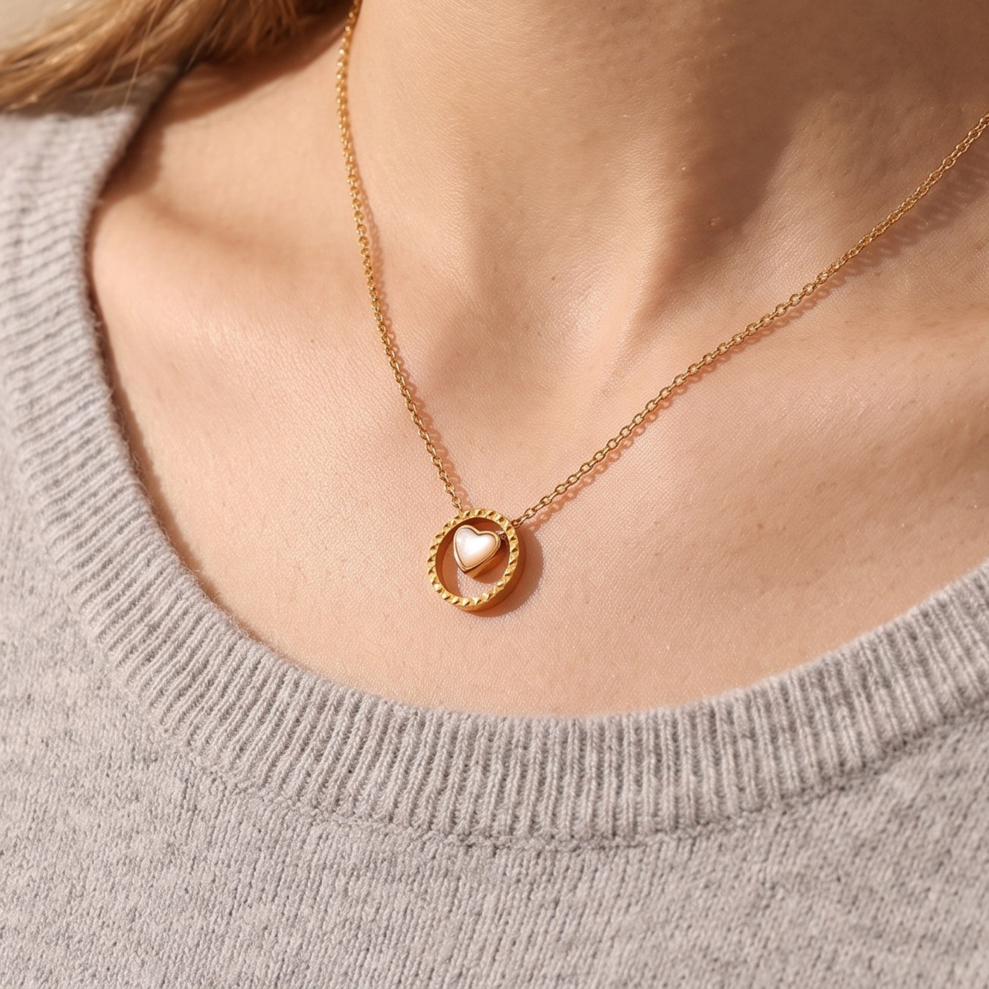 Le collier Rosetta en nacre