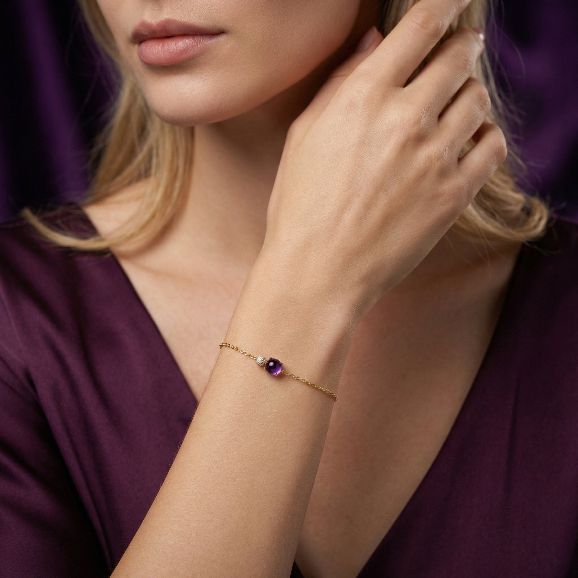 Detailed view of the 18K yellow gold Veraline round cut amethyst bracelet worn on a woman's wrist.
