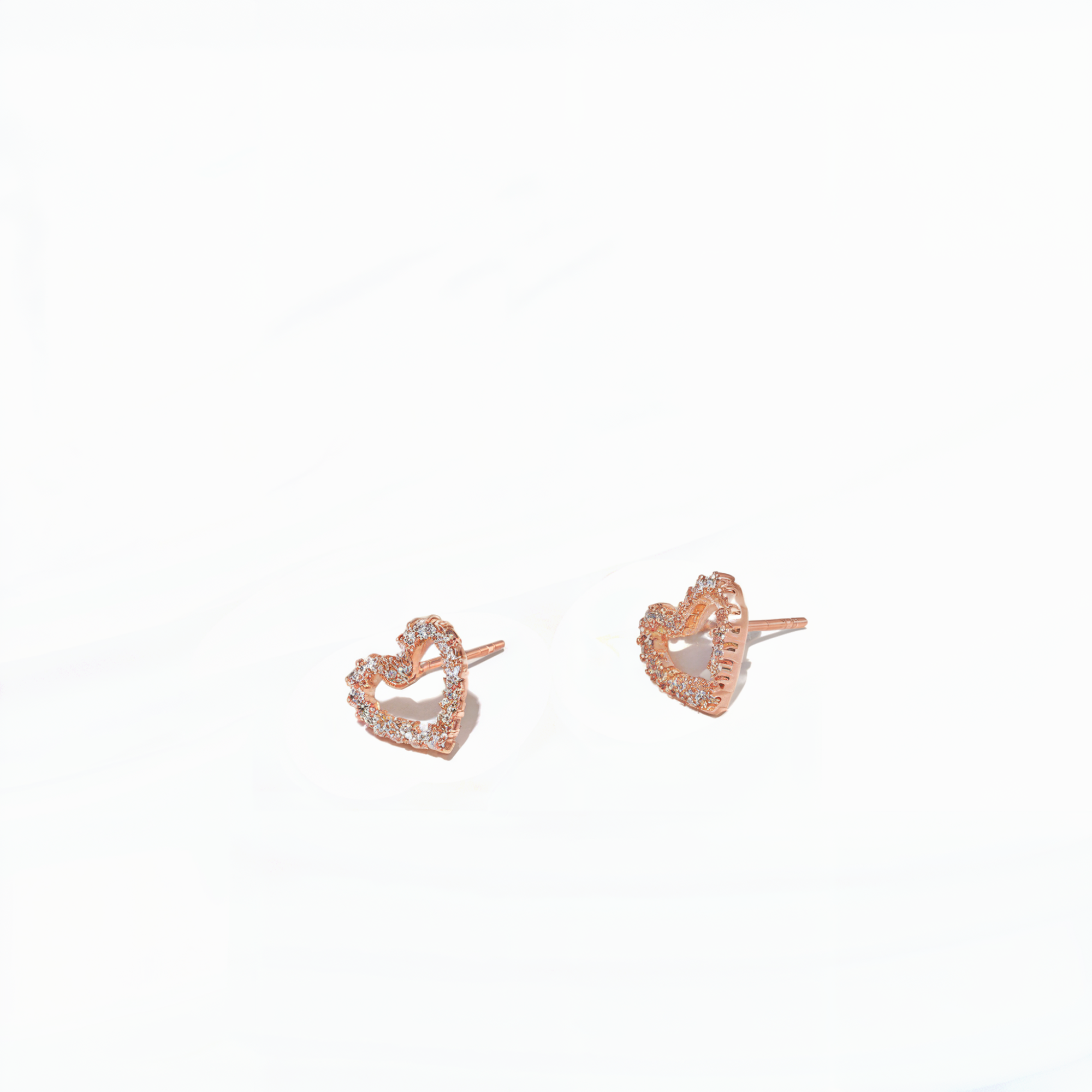 Boucles d'oreilles classiques à clous cœur ouvert