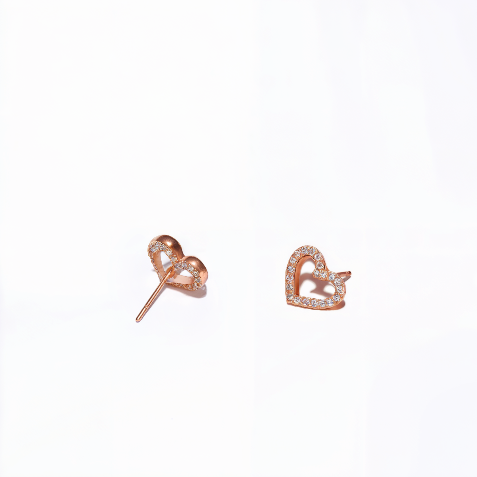Boucles d'oreilles classiques à clous cœur ouvert