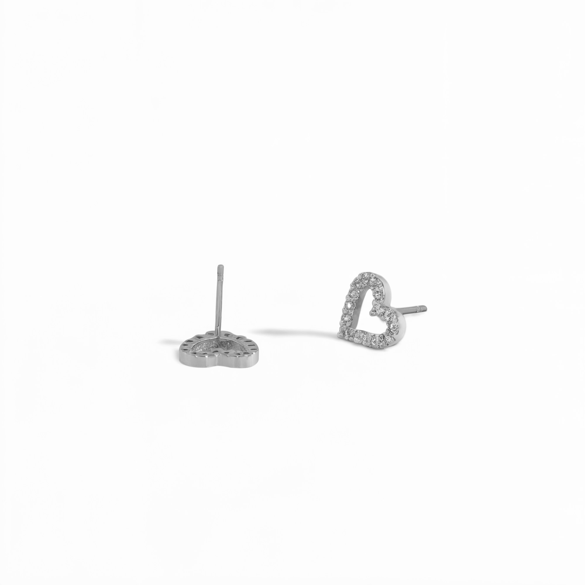 Boucles d'oreilles classiques à clous cœur ouvert