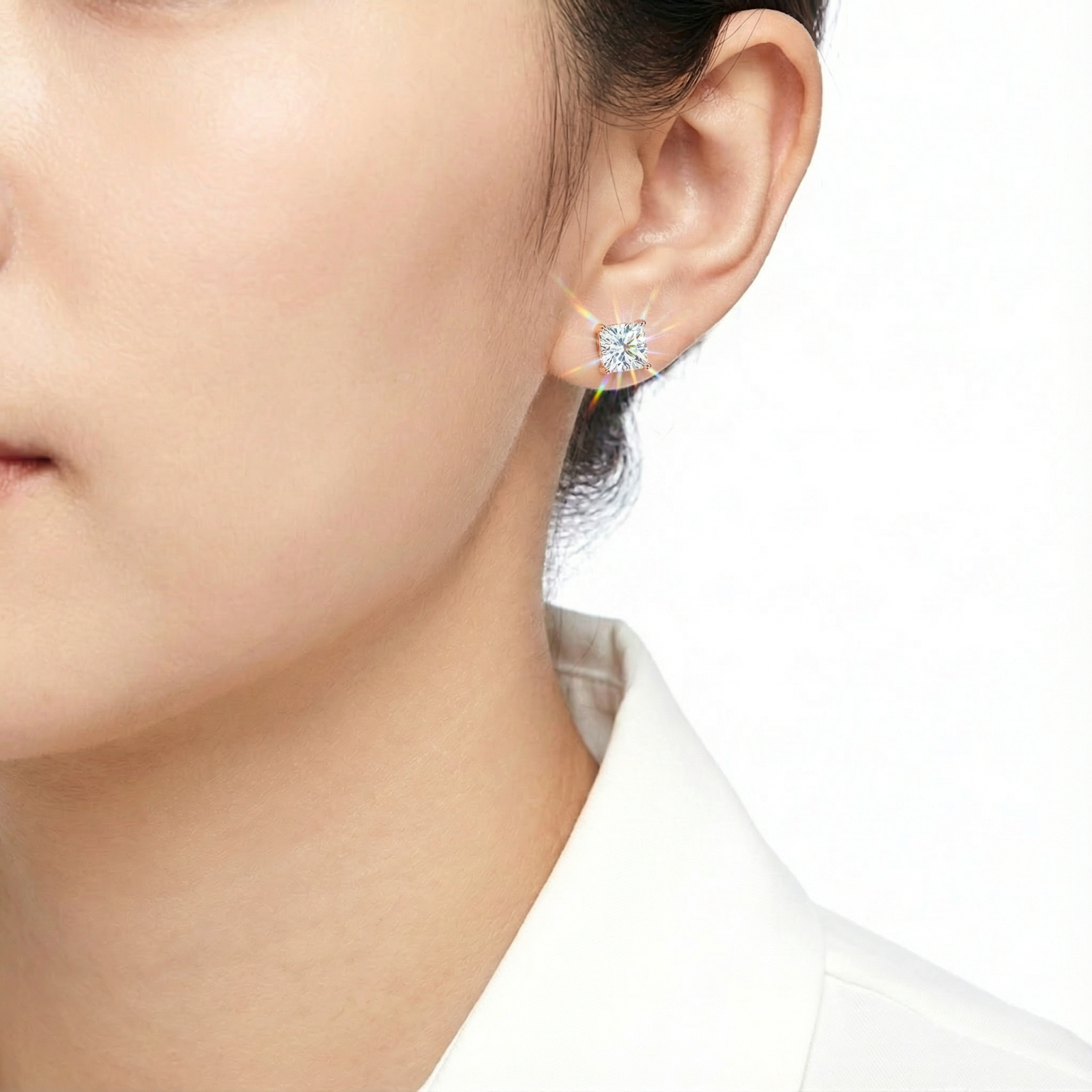 Princess cut zirconia stud earring in 18K rose gold vermeil worn on a model's ear for a classic daily look.