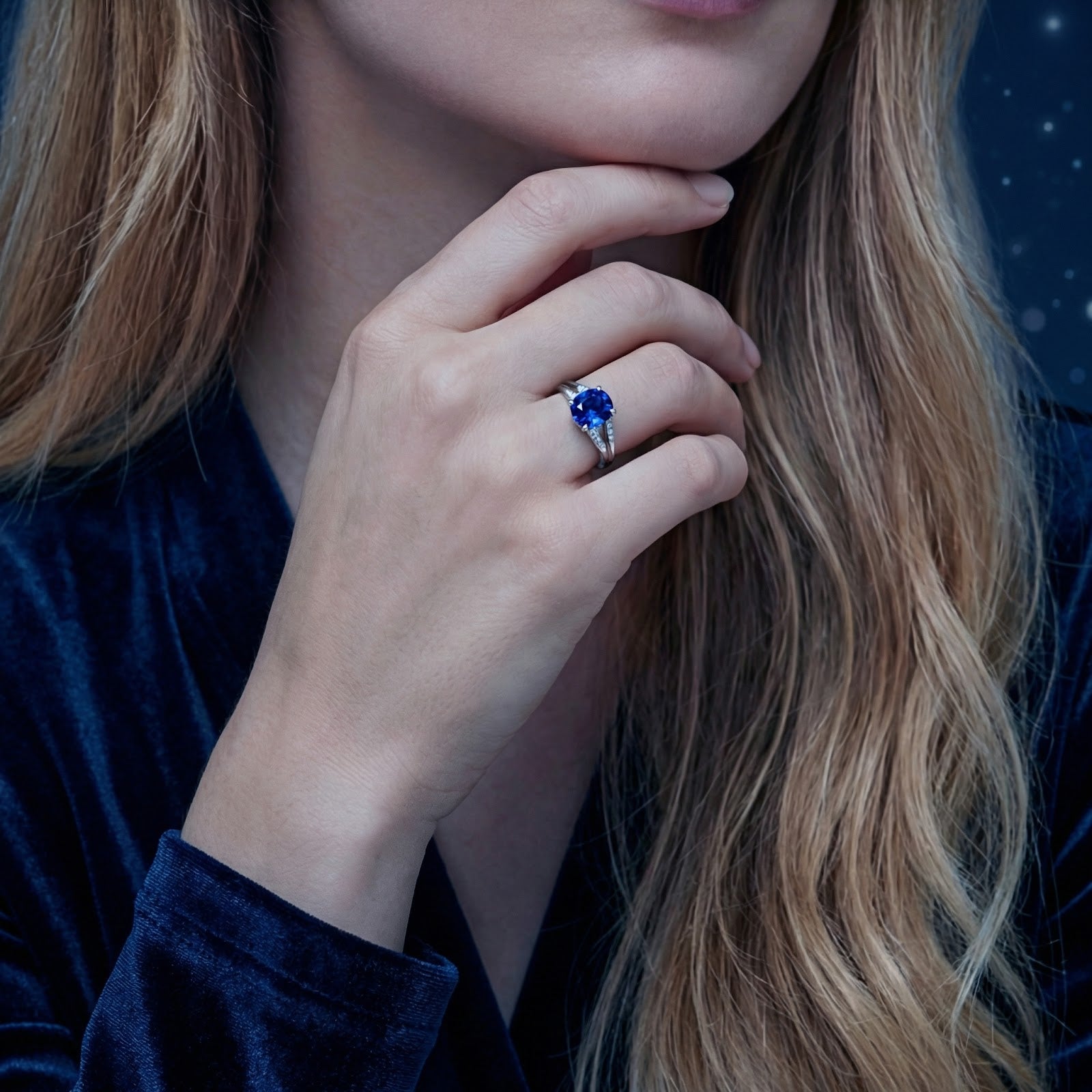 Close-up of the Isaraea silver twist ring with a round-cut blue sapphire worn on a woman's finger.