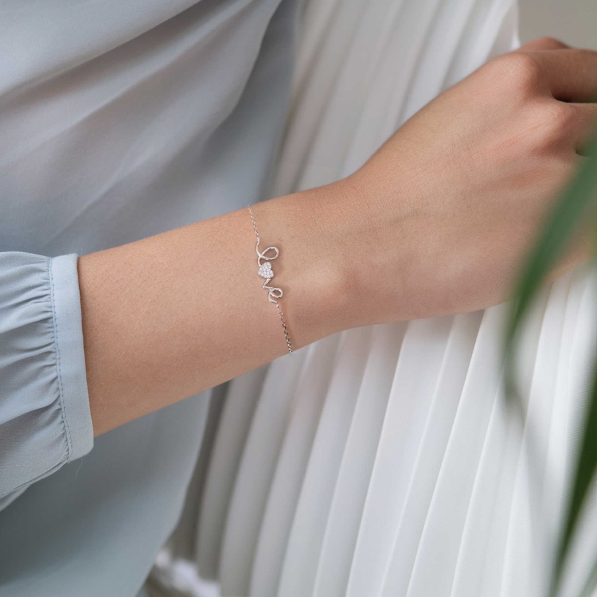 Bracelet d'amour incrusté de diamants