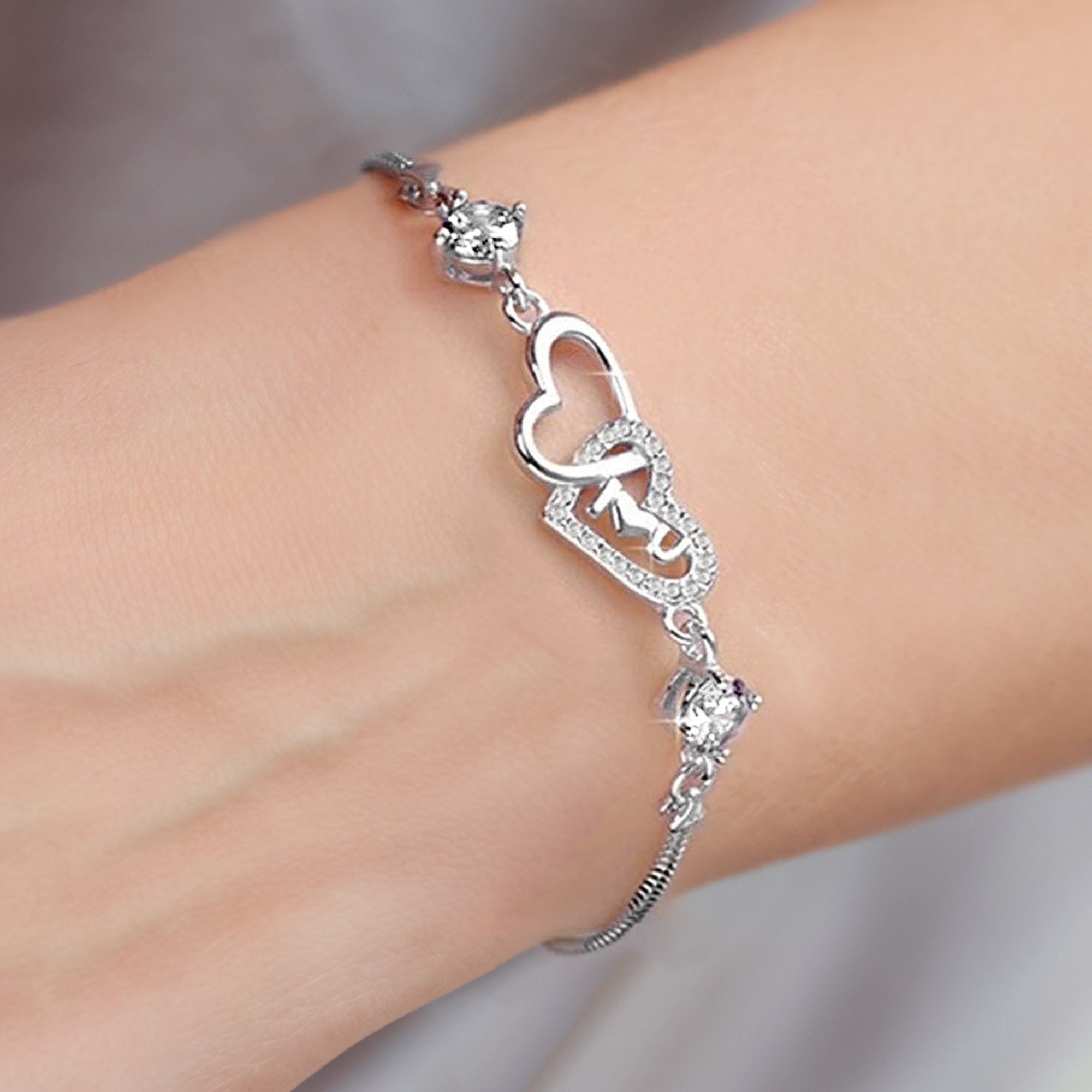 Armband mit verschlungenen Herzen