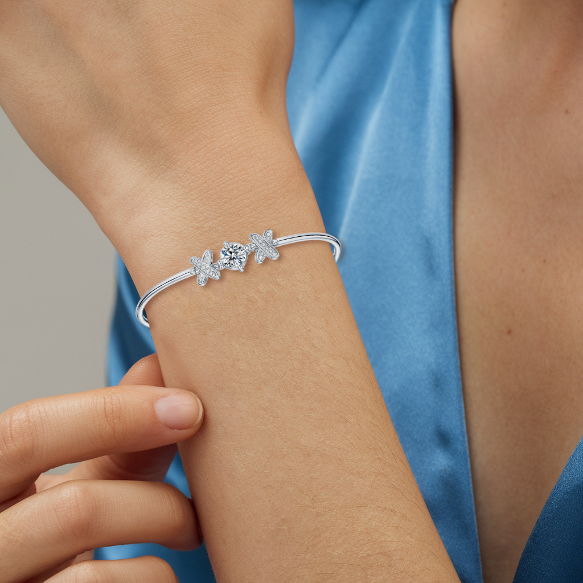 Armreif mit runden Diamanten