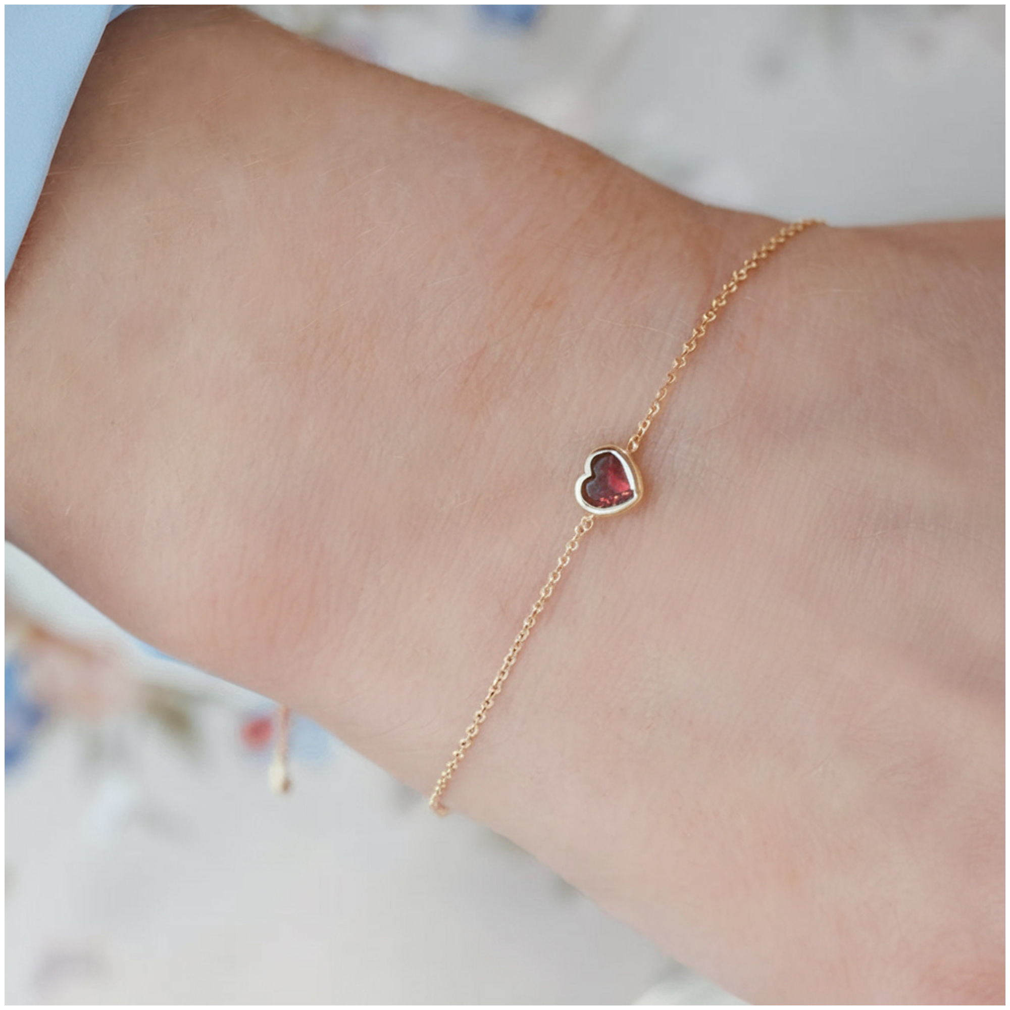 Minimalistisches Rubin-Herz-Armband
