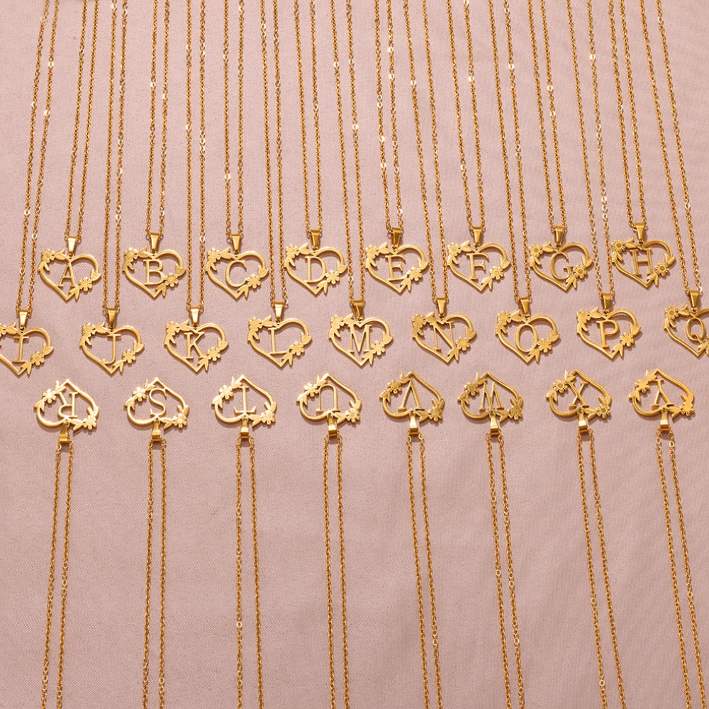 Goldfarbene Herz-Halskette mit individuellem Initial