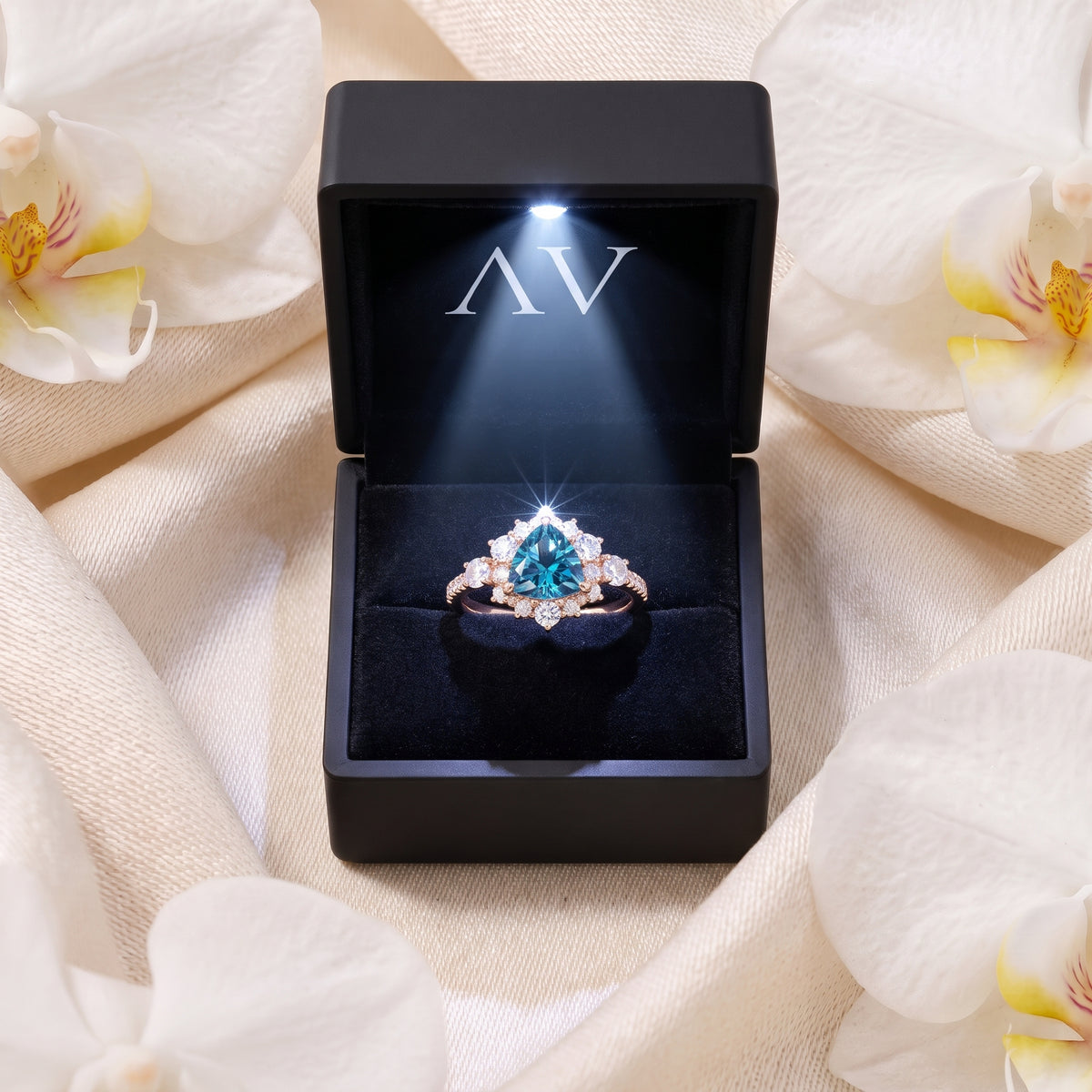 AI0010-TRI-0.5CT-PAVE-SOLIT - Premium LED Gift Box Presentation