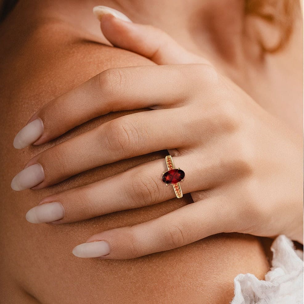 Purpurne Eleganz: Ovalschliff-Eternity-Ring – 18 Karat Gold Vermeil