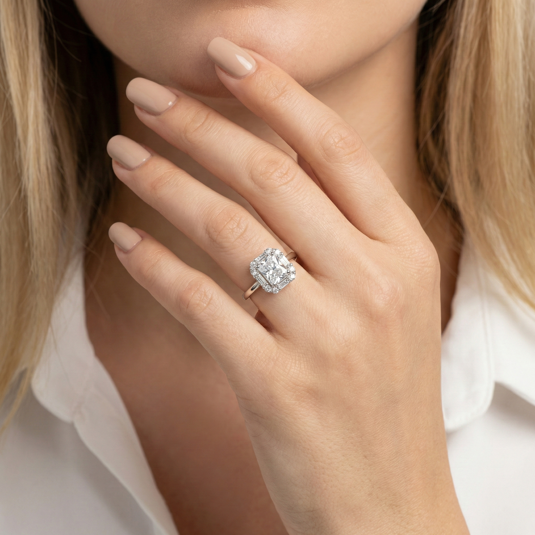 Der Elara Radiant Halo Ring – Sterling-Silber 925