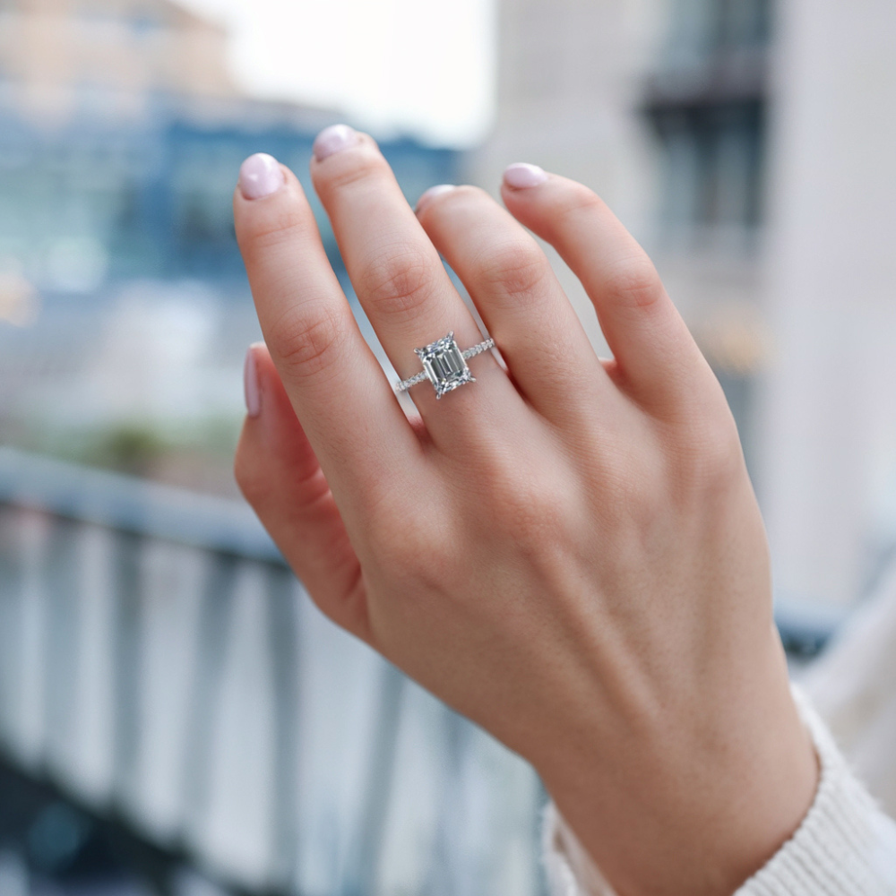 4 Karat Moissanit-Ewigkeitsring im Smaragdschliff