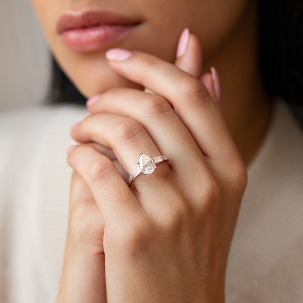 2 Karat Moissanitring im Birnenschliff