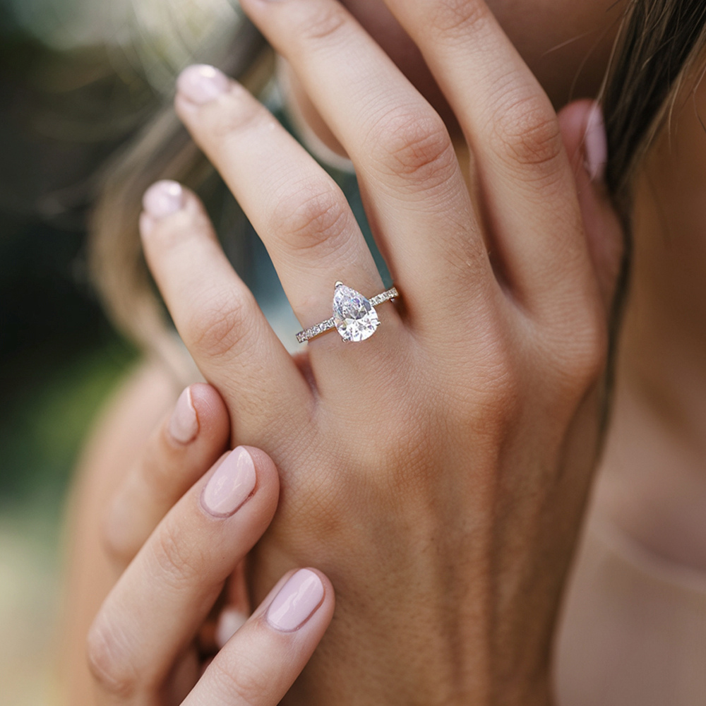 2 Karat Moissanit-Ewigkeitsring im Birnenschliff