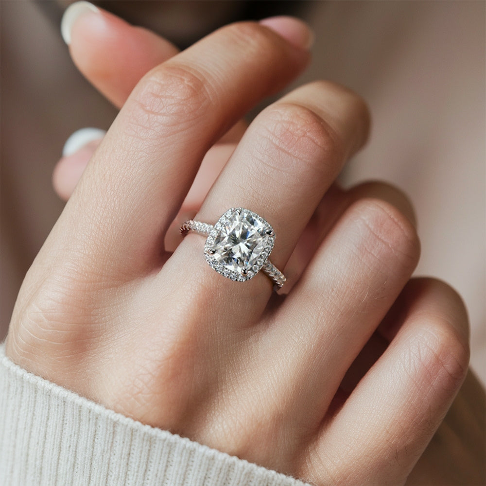 4 Karat Kissenschliff Halo Moissanit Ring