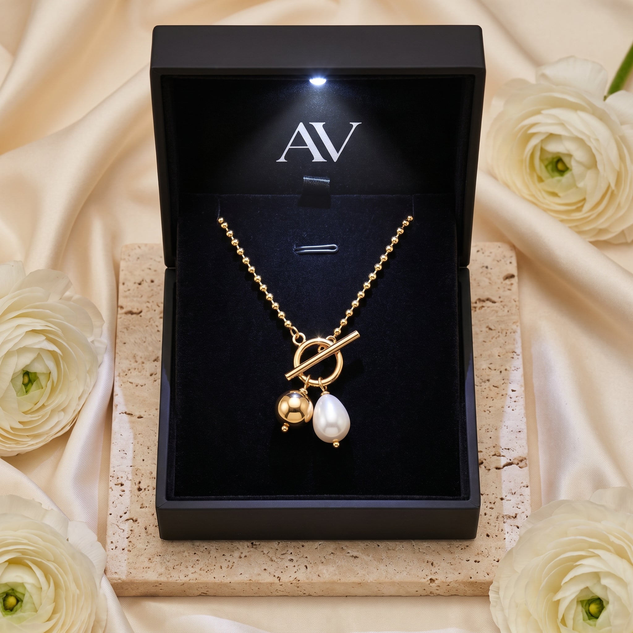 YLQ49054-NECKLACE - Premium LED Gift Box Presentation