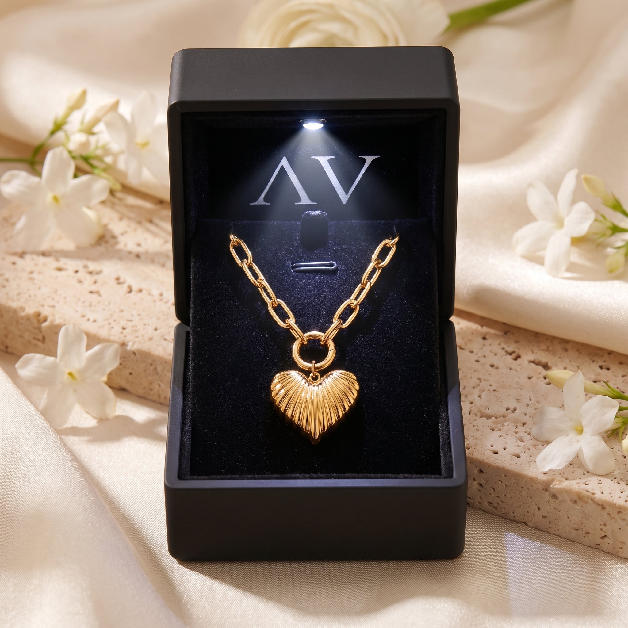 YLQ49059-NECKLACE - Premium LED Gift Box Presentation