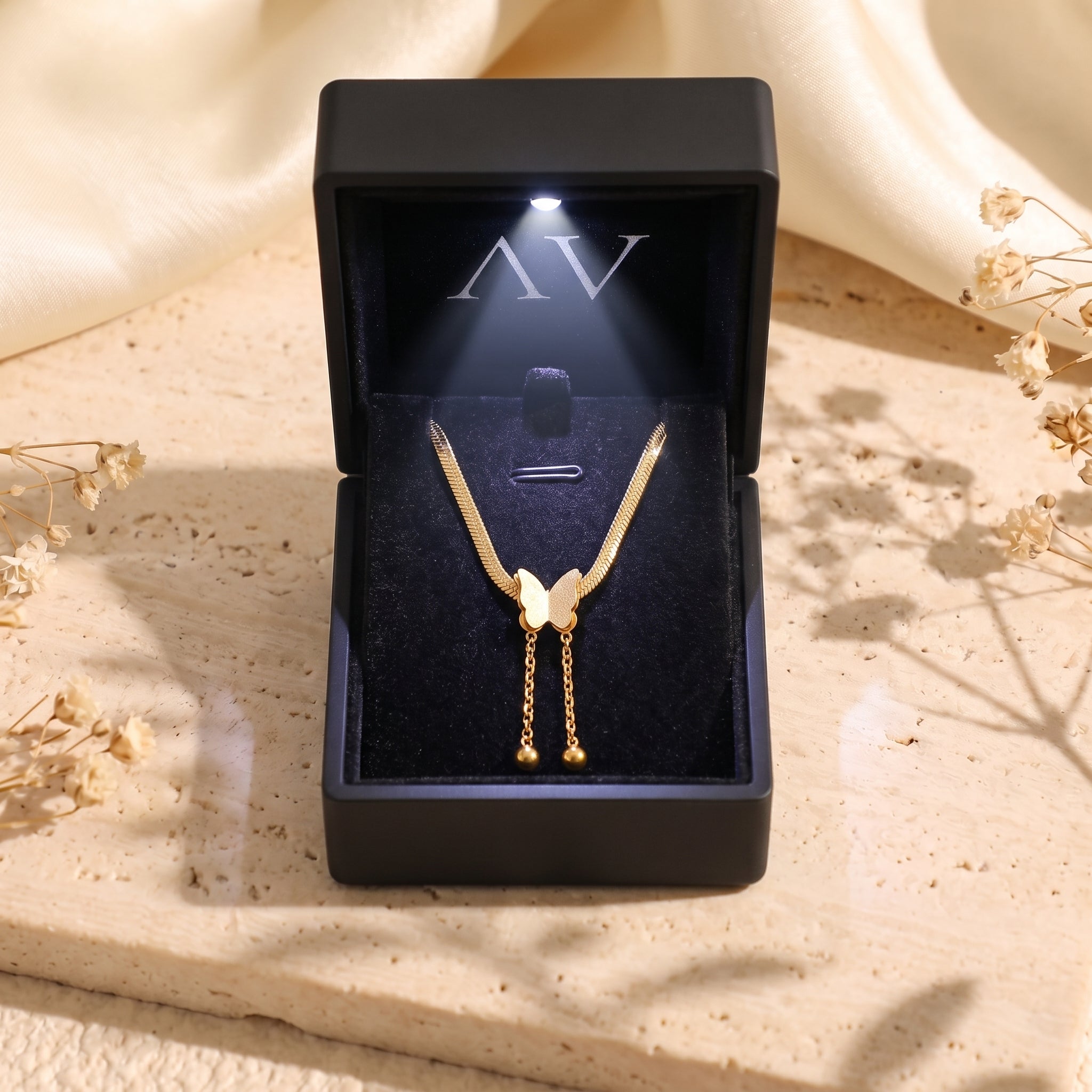 YLQ49078-NECKLACE - Premium LED Gift Box Presentation