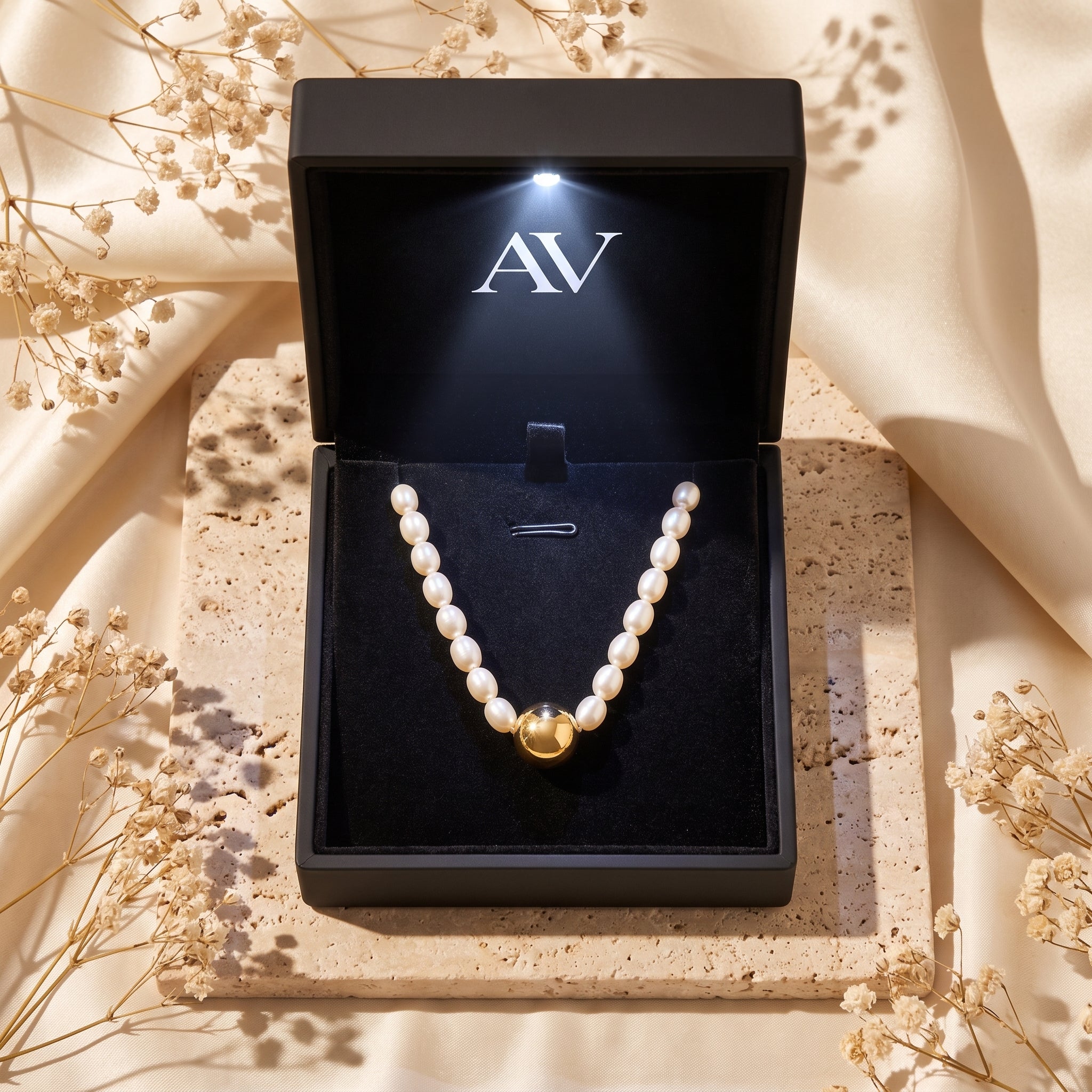 YLQ49104-NECKLACE - Premium LED Gift Box Presentation