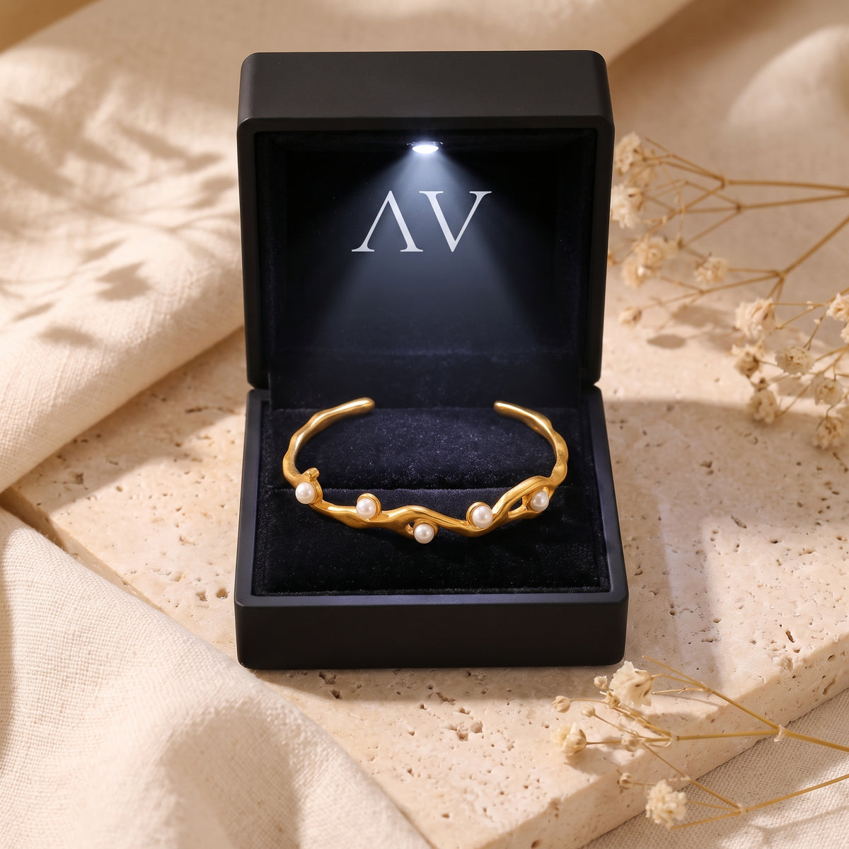 YLQ49449-bracelet - Premium LED Gift Box Presentation