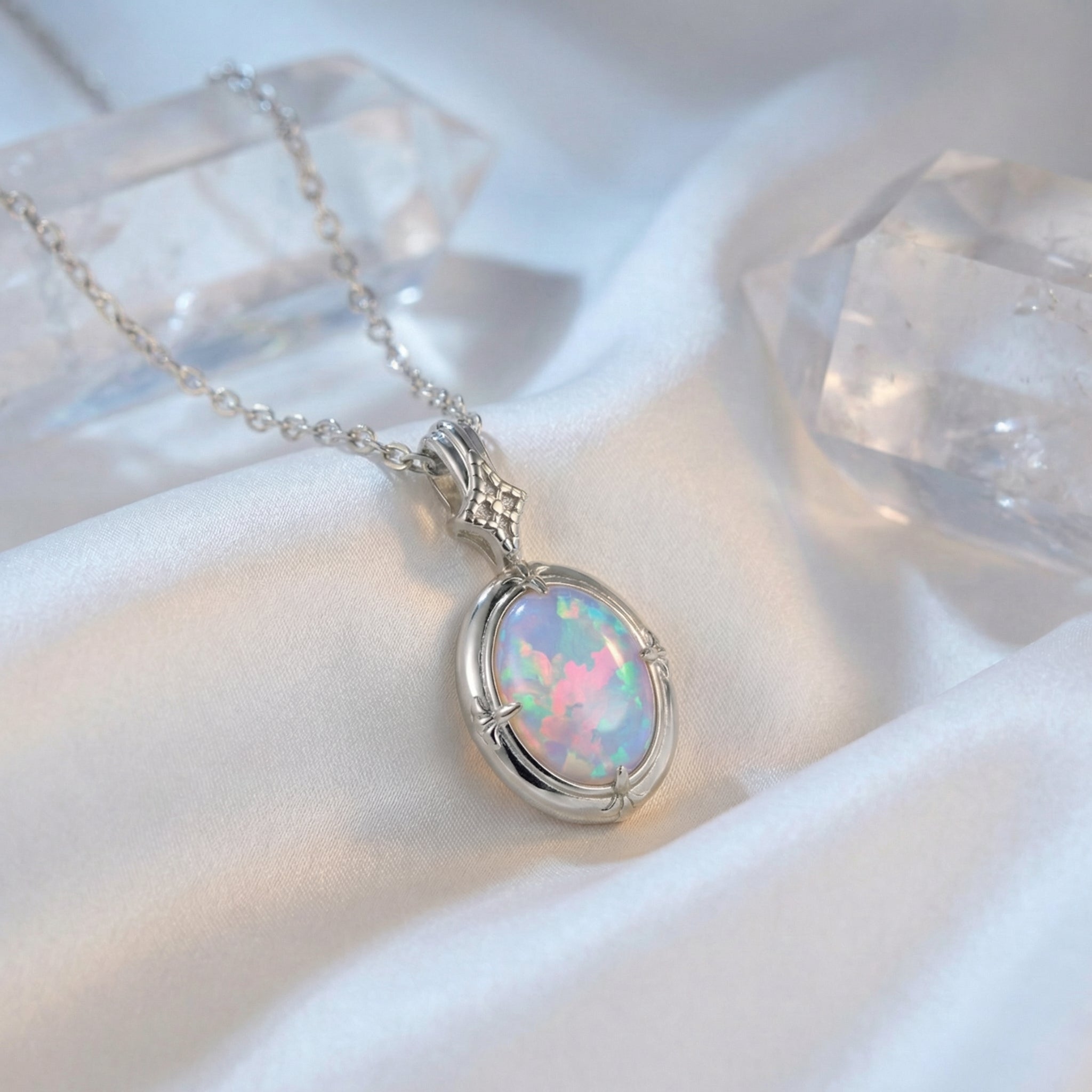 the-caliadne-pendant-necklace in silver finish