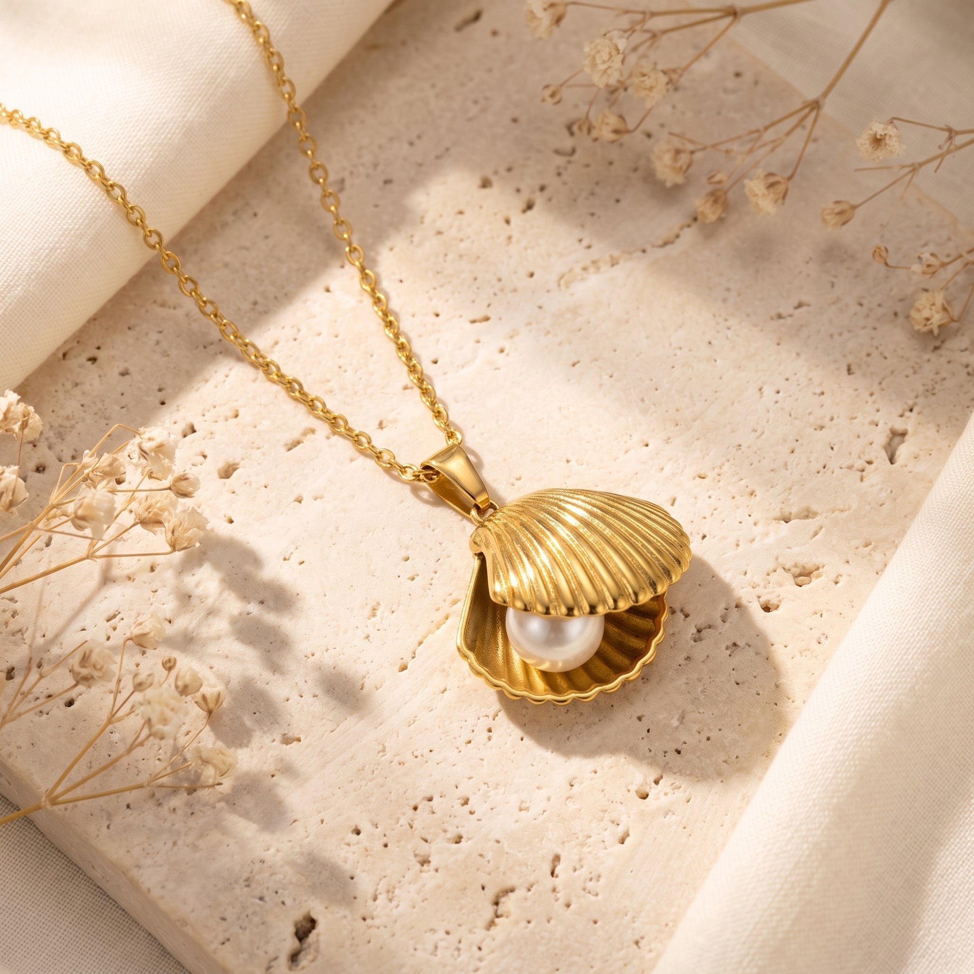 The Shell Pearl Pendant Necklace