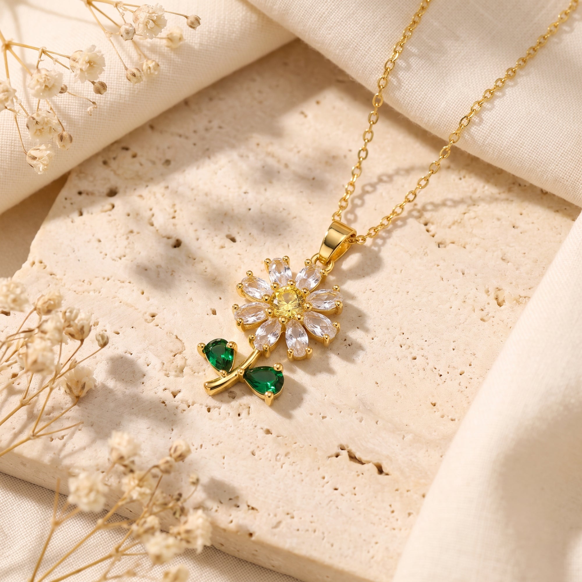 The Daisy Pendant Necklace