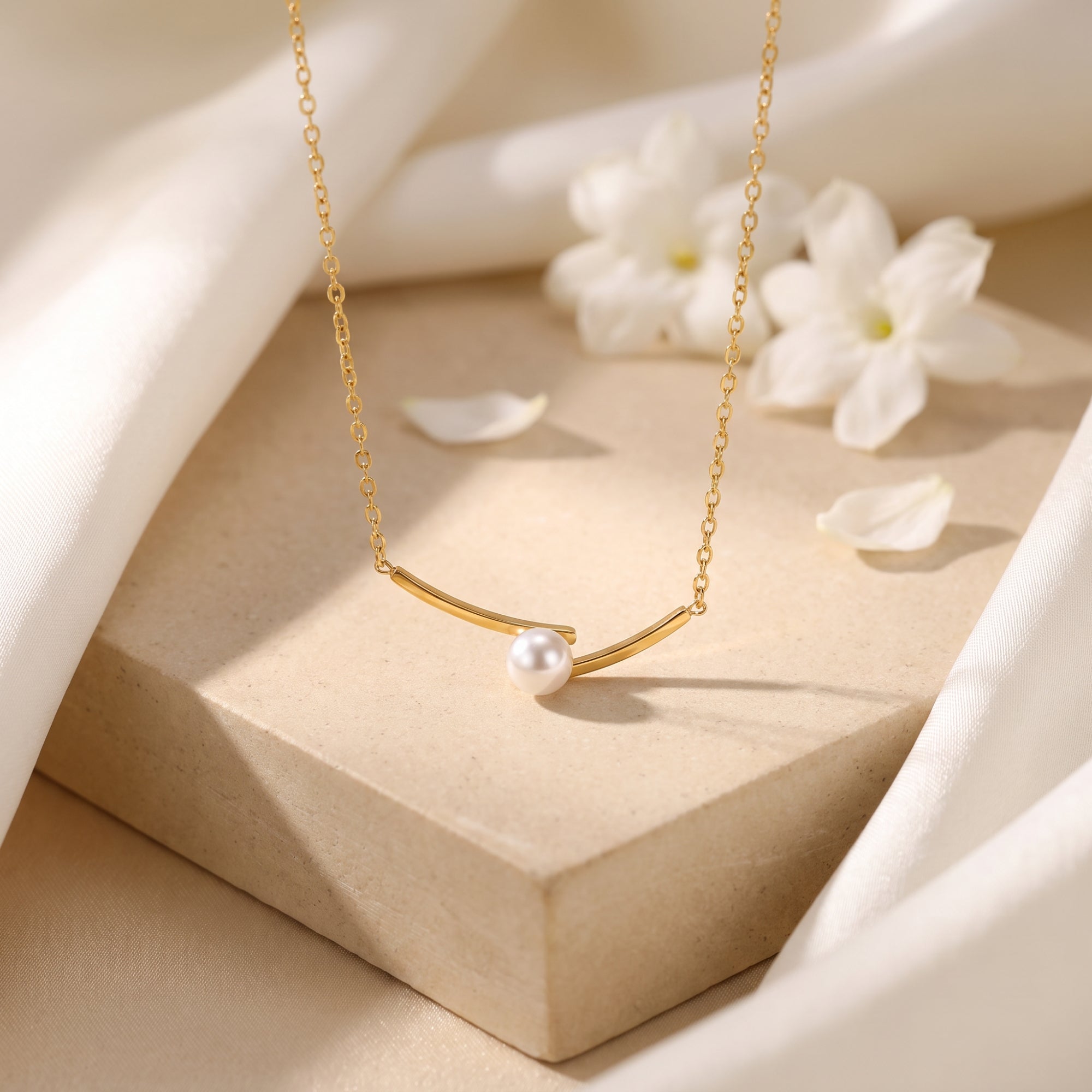 The Arc Pearl Bar Necklace