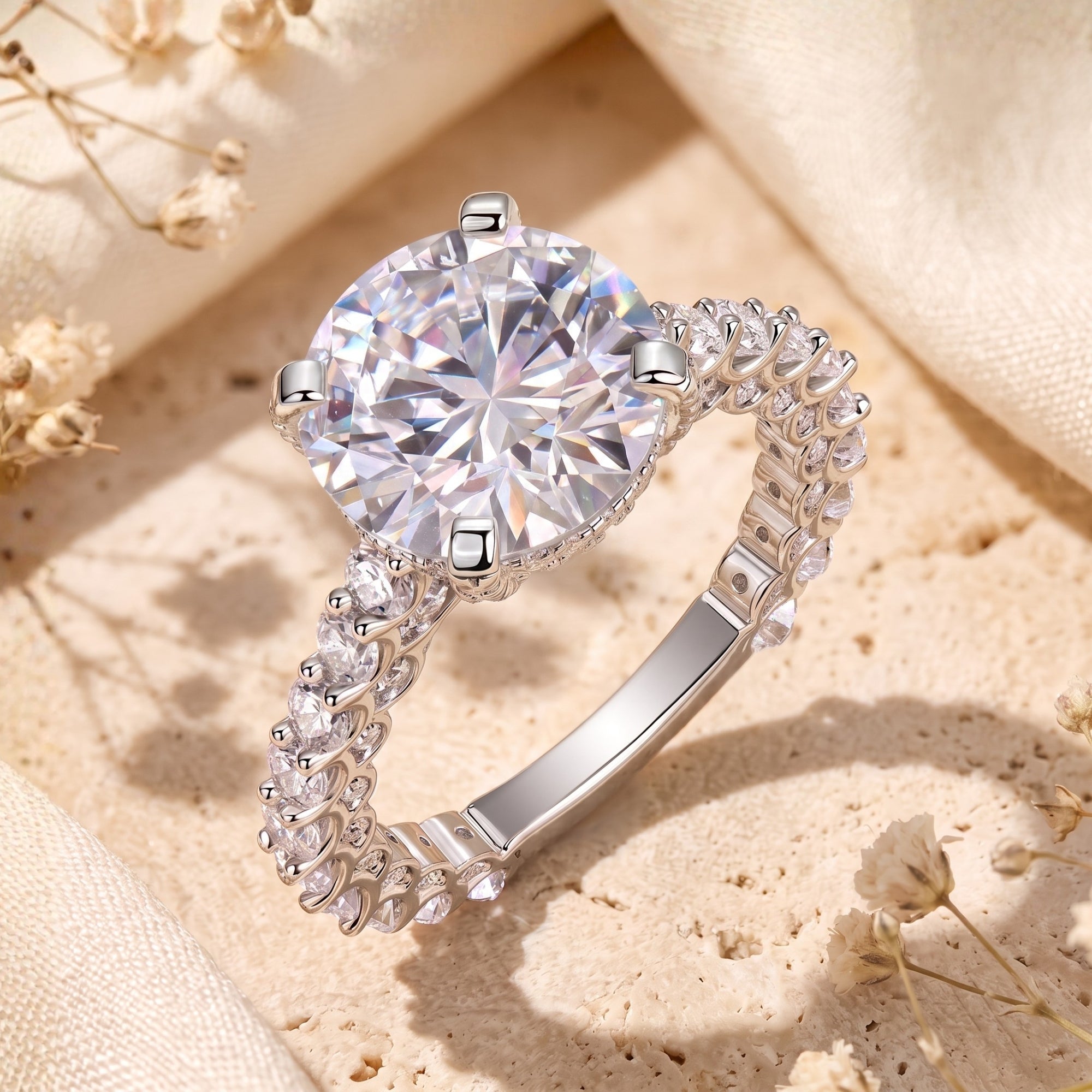 La bague Astraea à halo caché