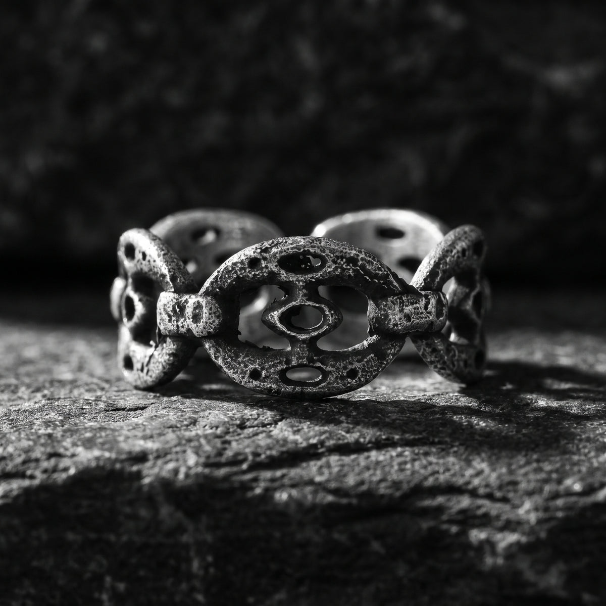 The Sculpted Oval Link Ring