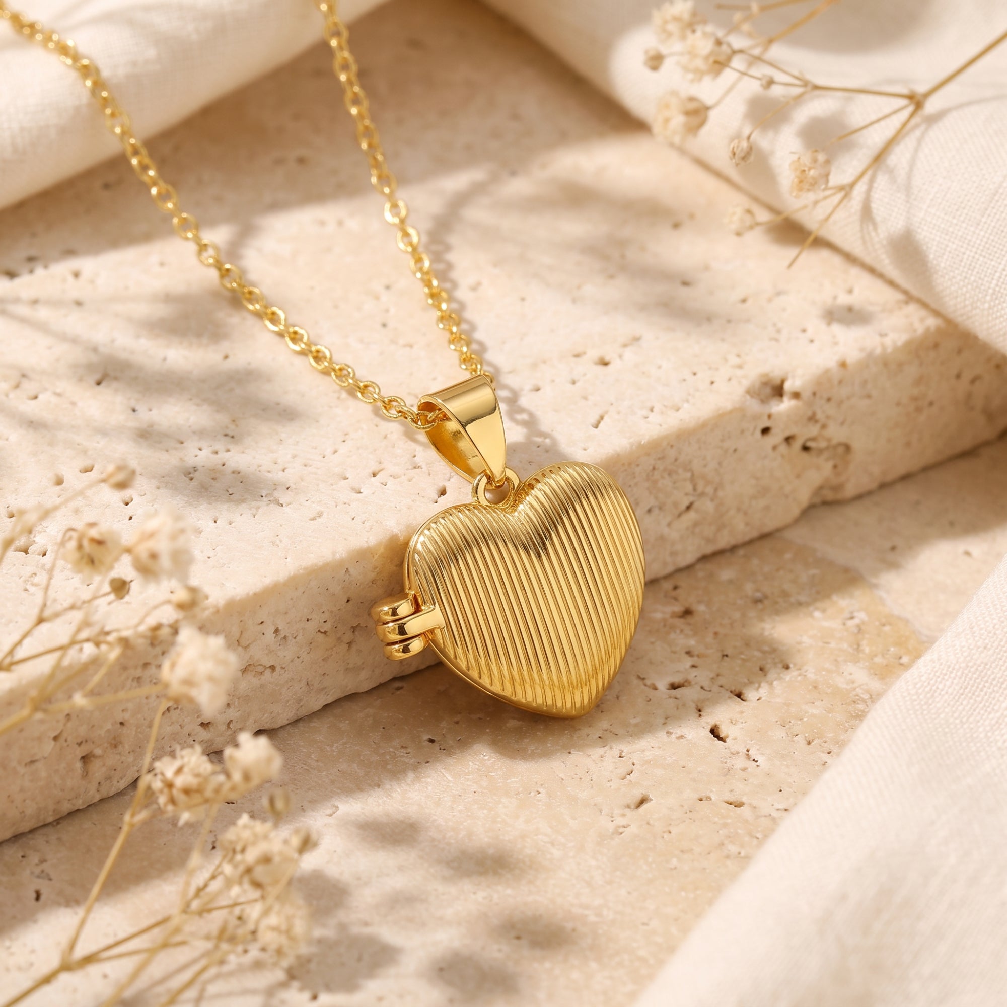 The Ribbed Heart Locket Necklace
