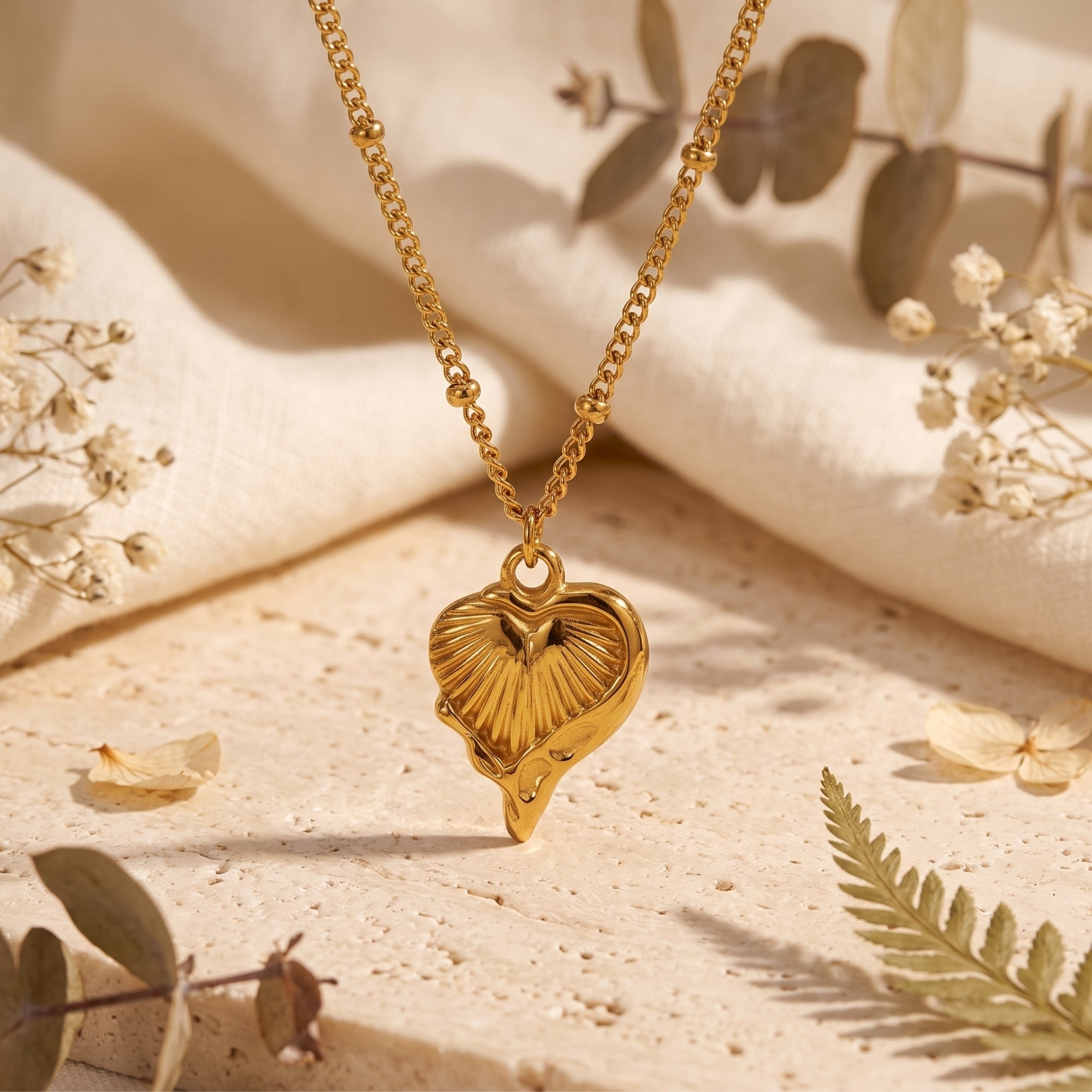 The Fluted Heart Necklace