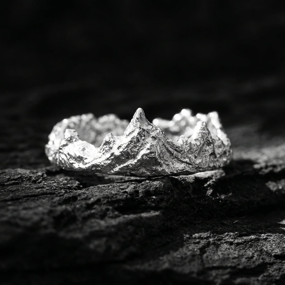 The Mountain Crest Ring