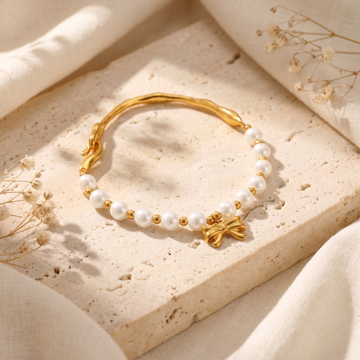 The Bow Pearl Bracelet