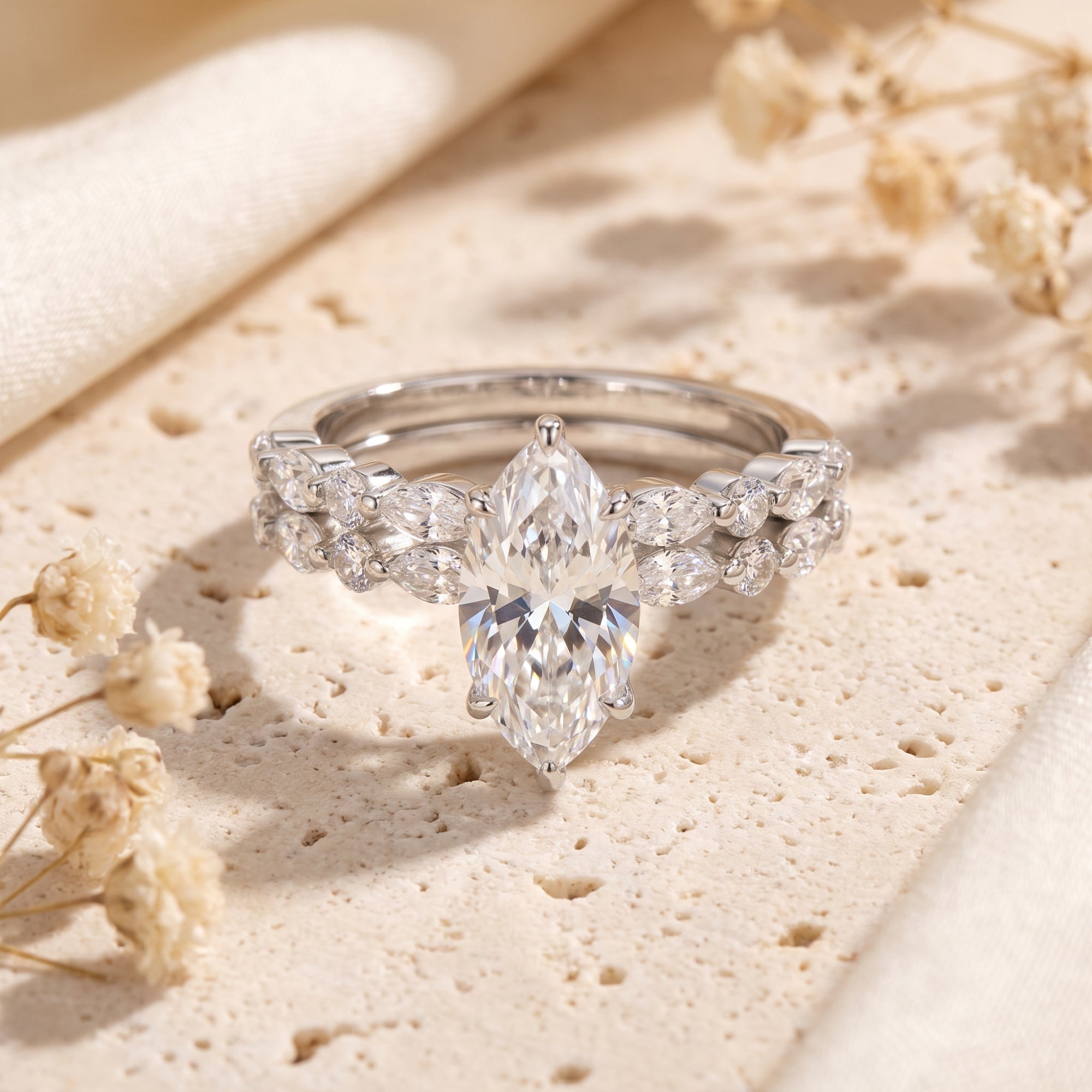 La bague emboîtée marquise
