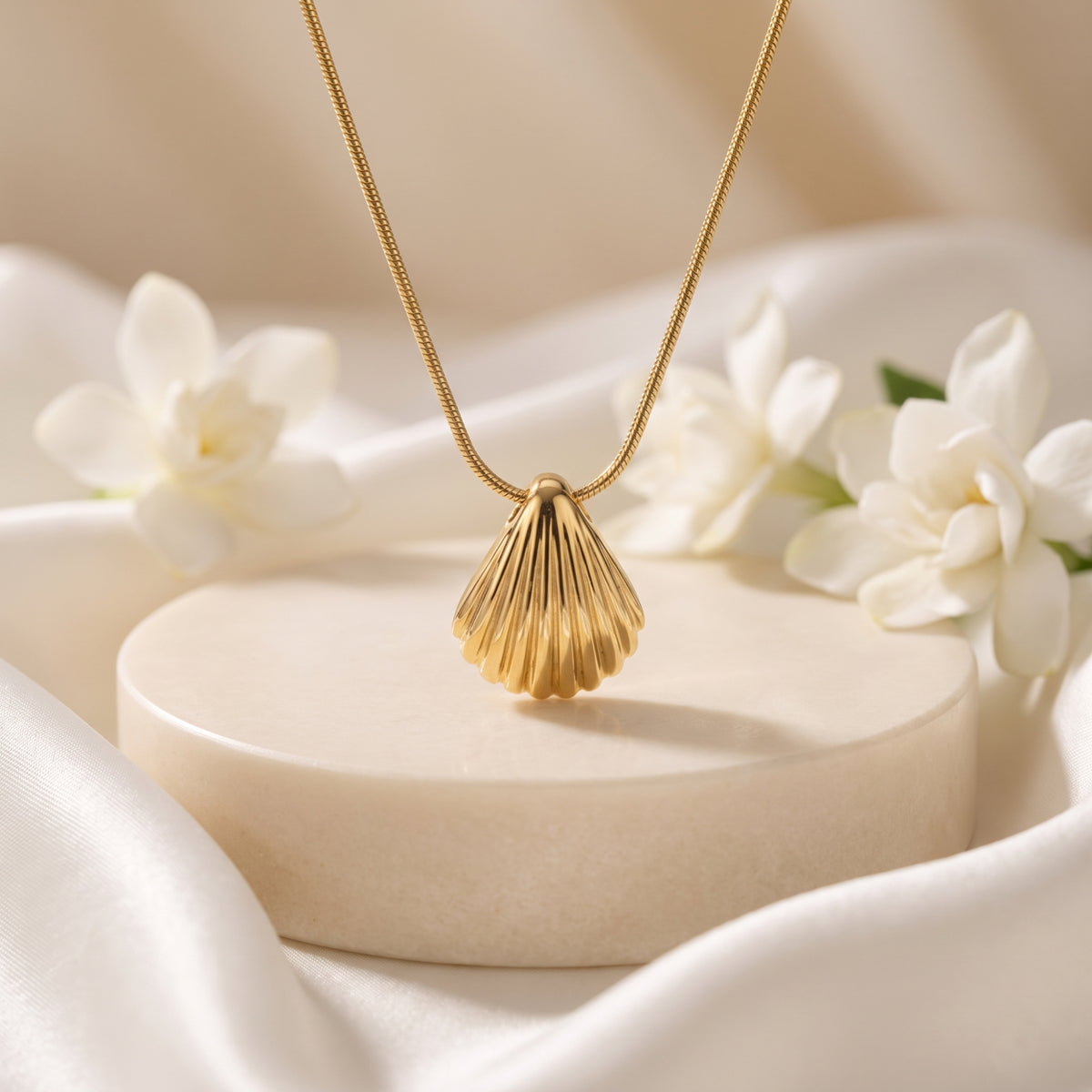 The Scallop Shell Pendant Necklace
