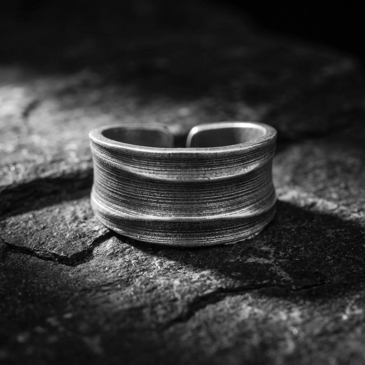 The Concave Ridge Ring