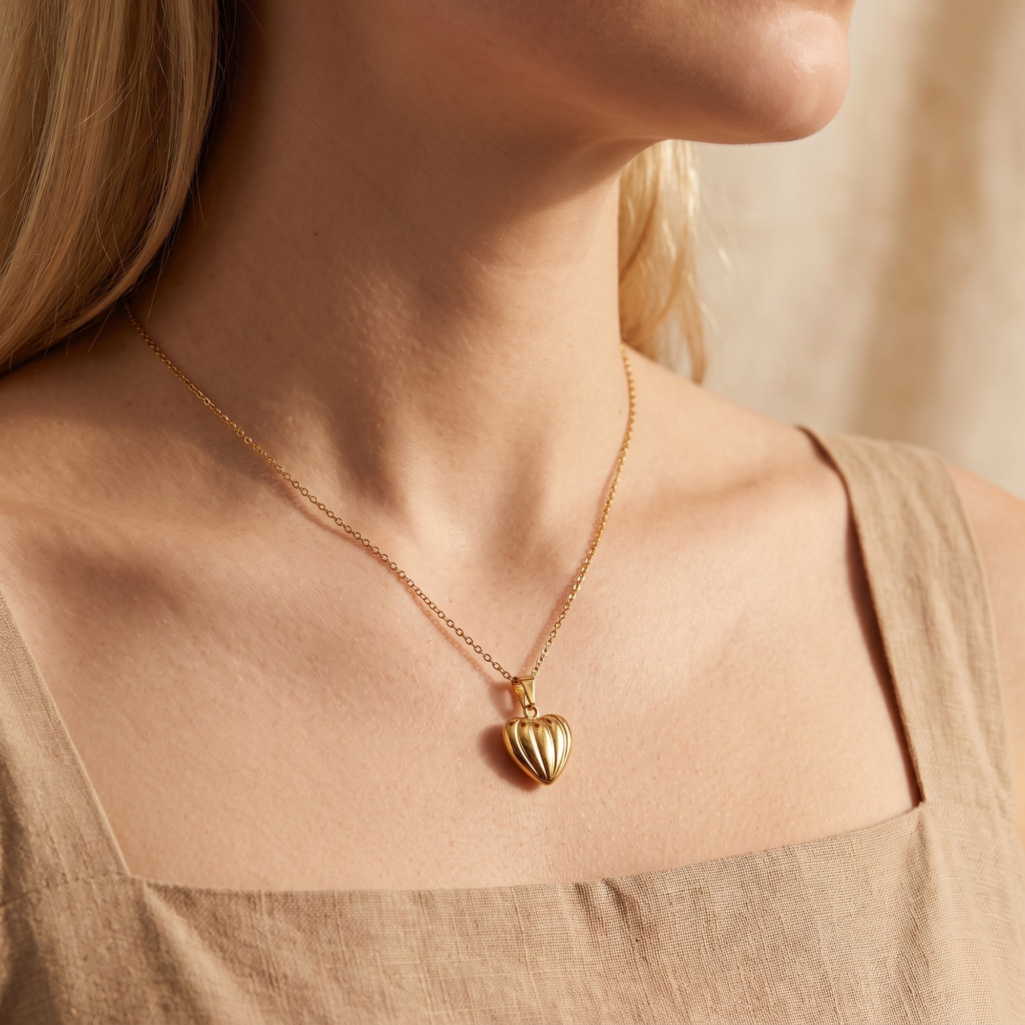 The Ribbed Heart Necklace