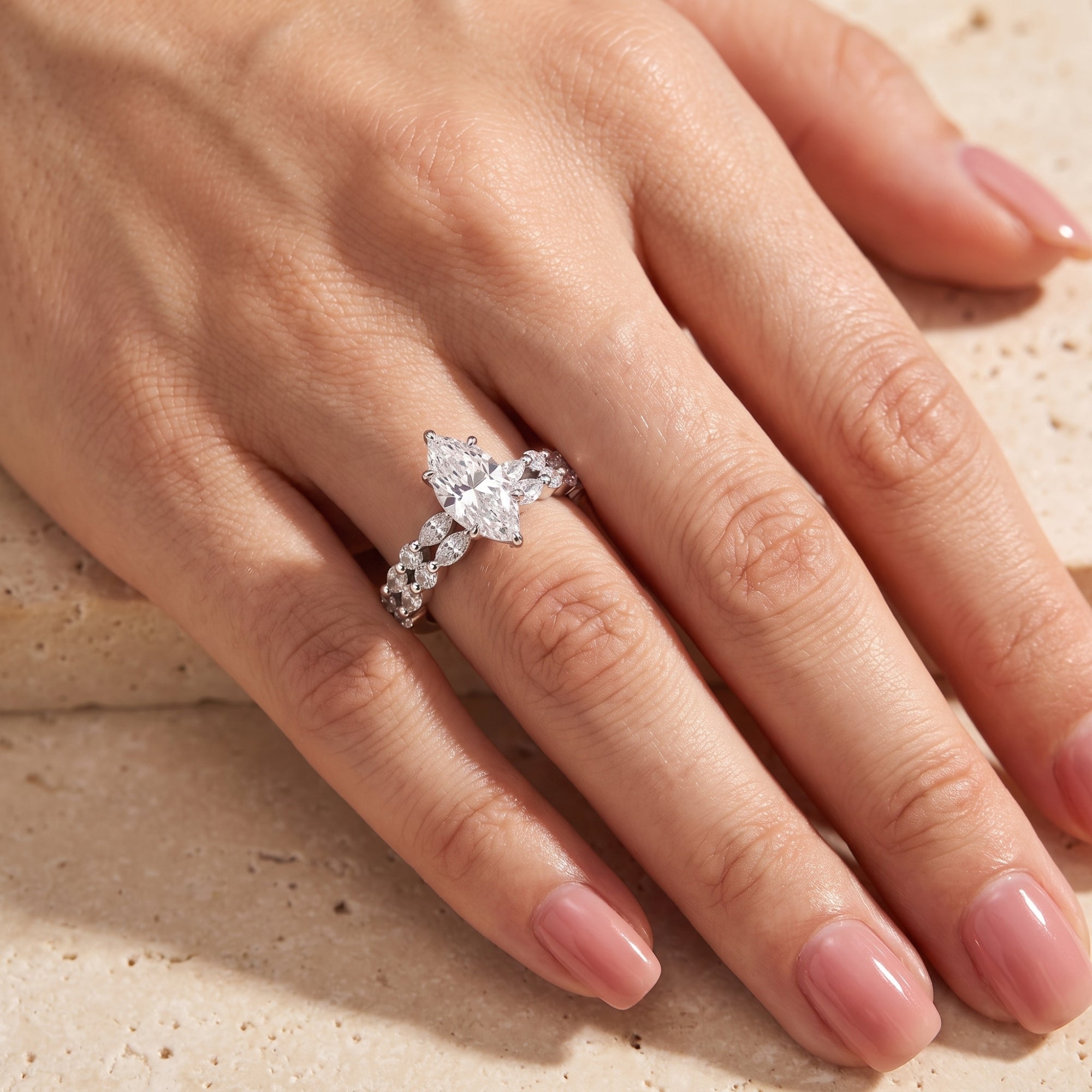La bague emboîtée marquise