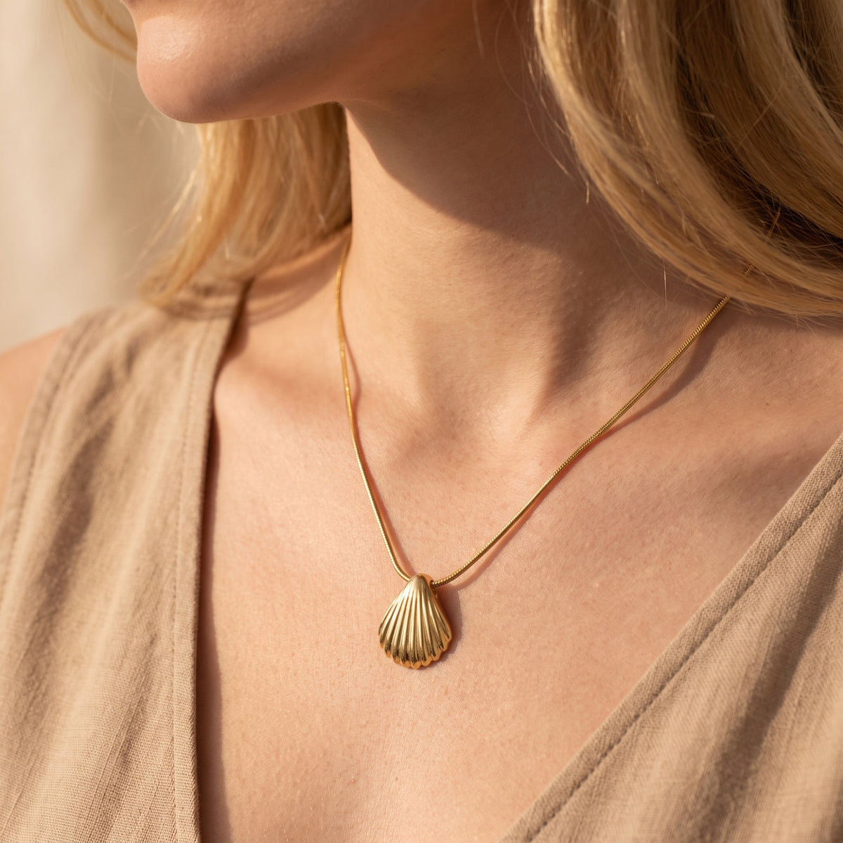 The Scallop Shell Pendant Necklace
