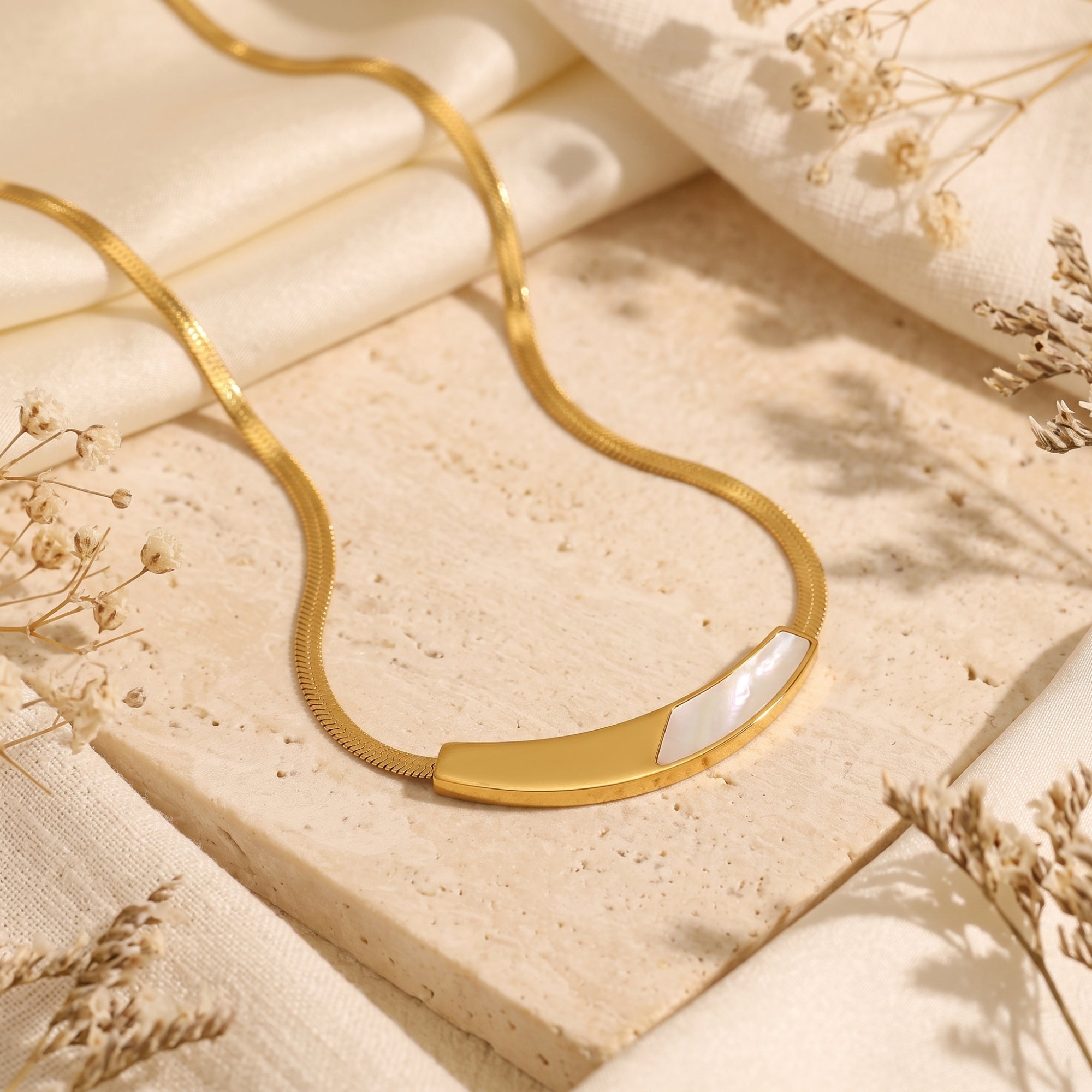 Le collier Dianella en nacre