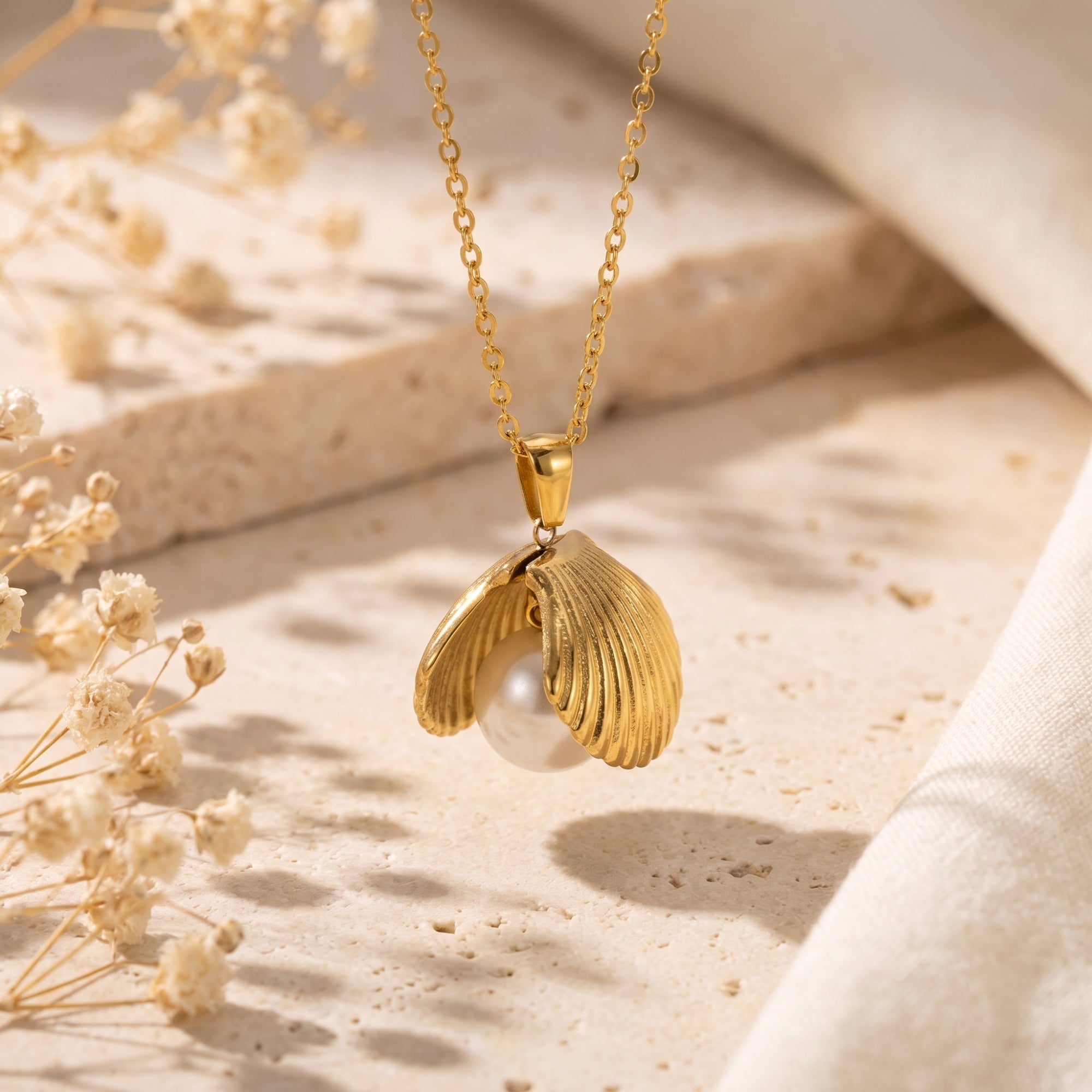 The Shell Pearl Pendant Necklace