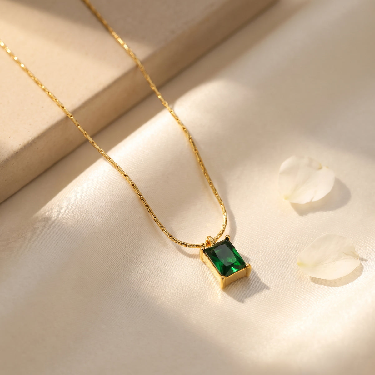 The Verdant Emerald-Cut Necklace