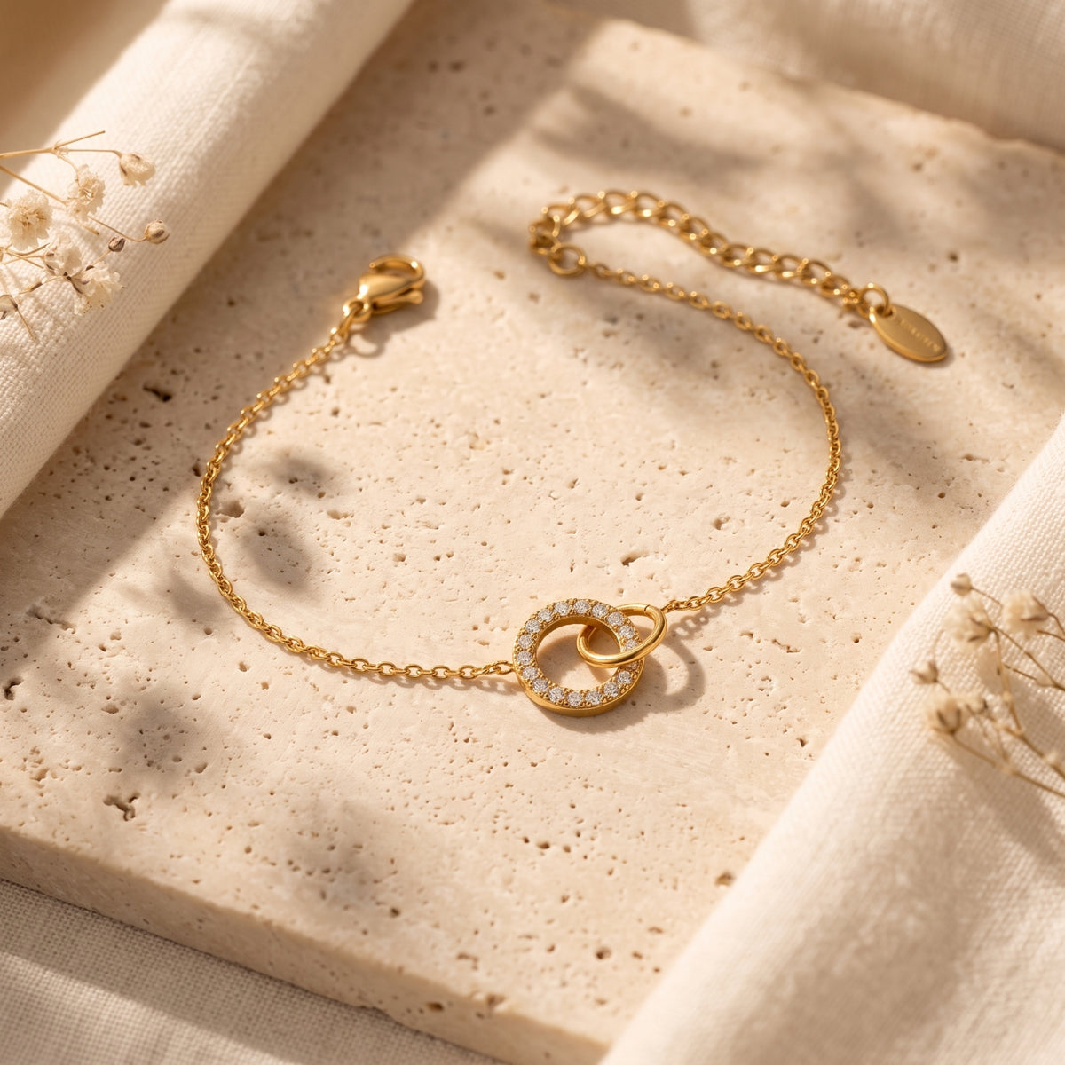 The Interlocking Circle Bracelet